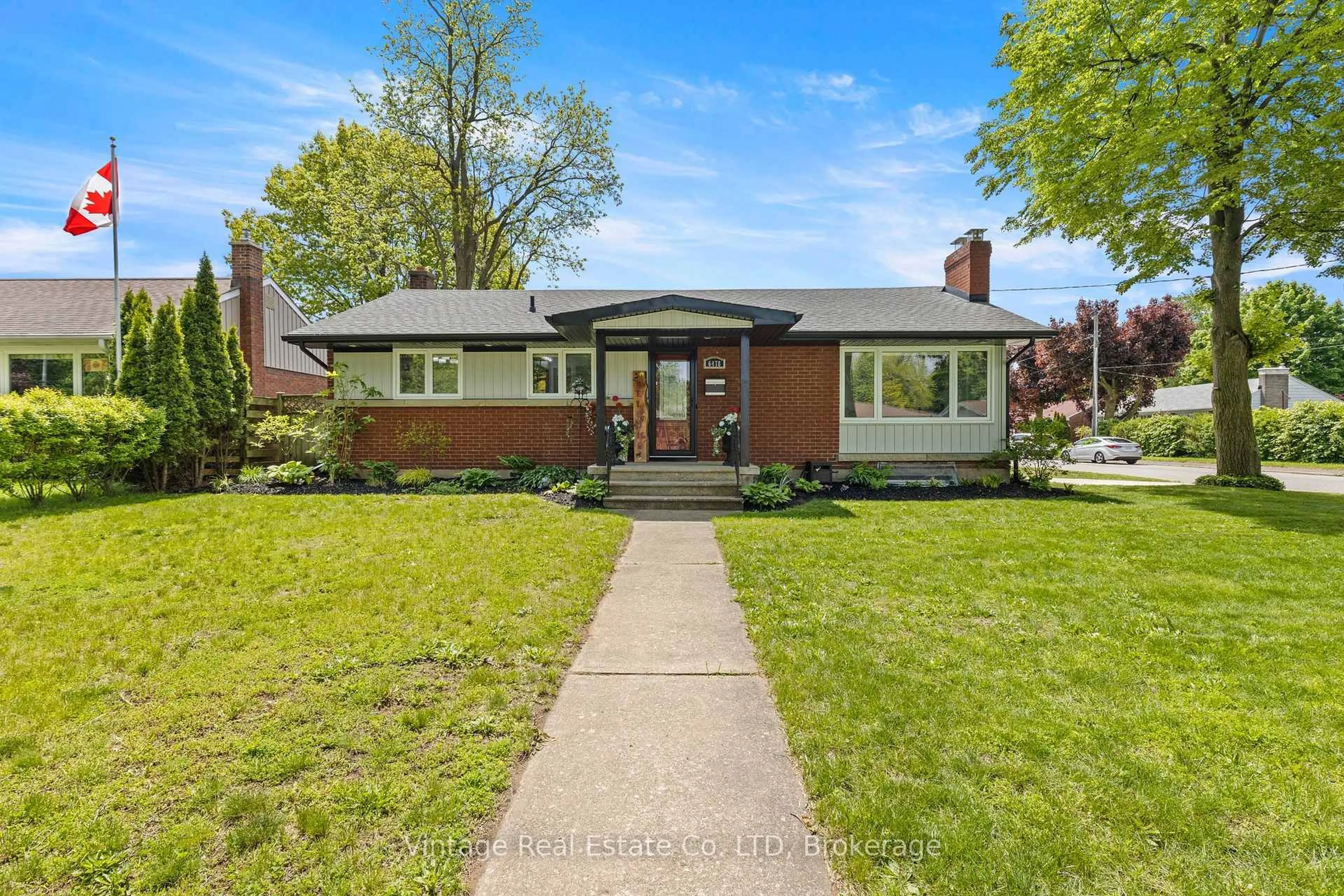 Home with brick exterior material, street for 6478 Russell St, Niagara Falls Ontario L2J 1P5