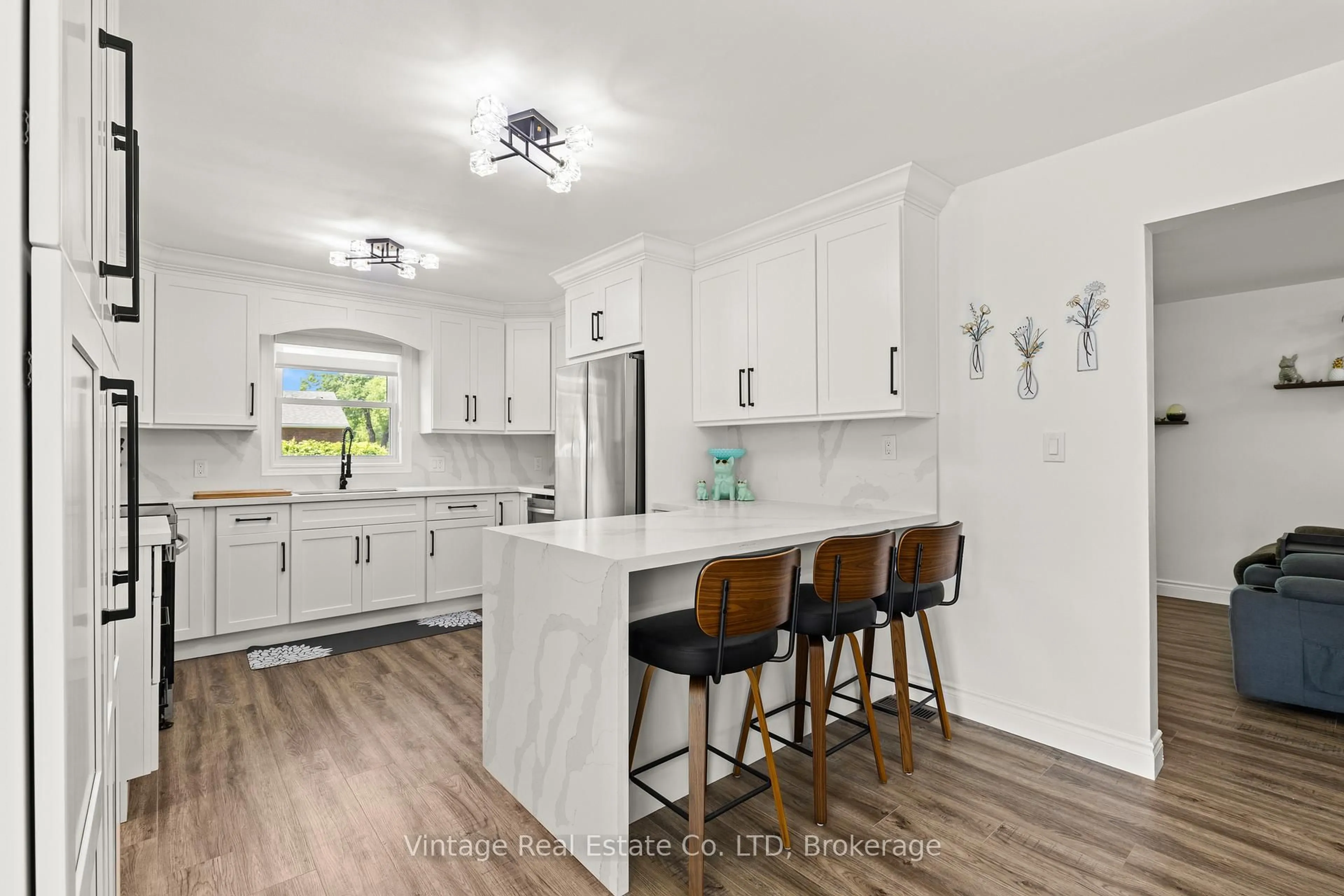 Open concept kitchen, ceramic/tile floor for 6478 Russell St, Niagara Falls Ontario L2J 1P5