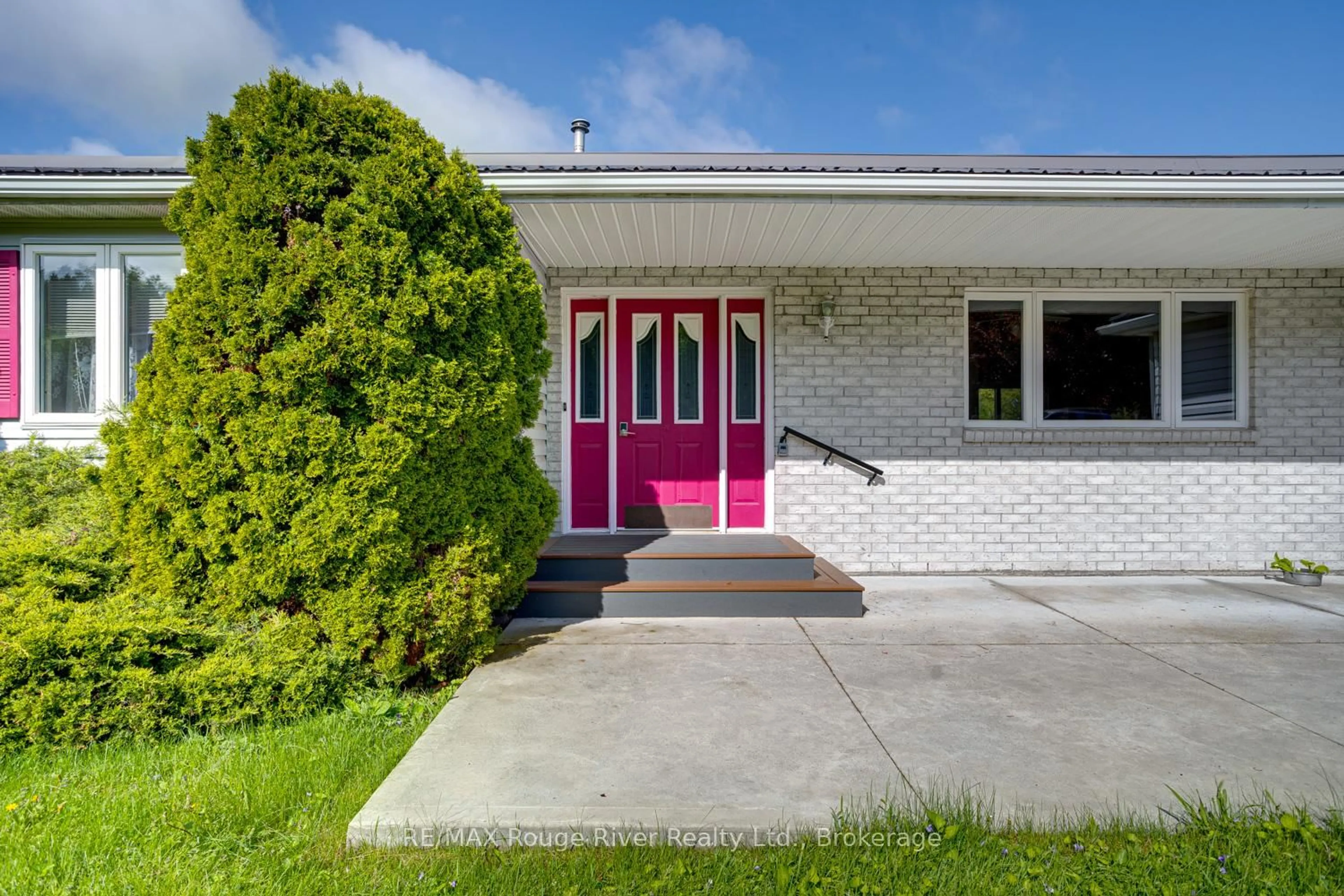 Home with vinyl exterior material, street for 3360 Burnham St, Hamilton Township Ontario K9A 0N8
