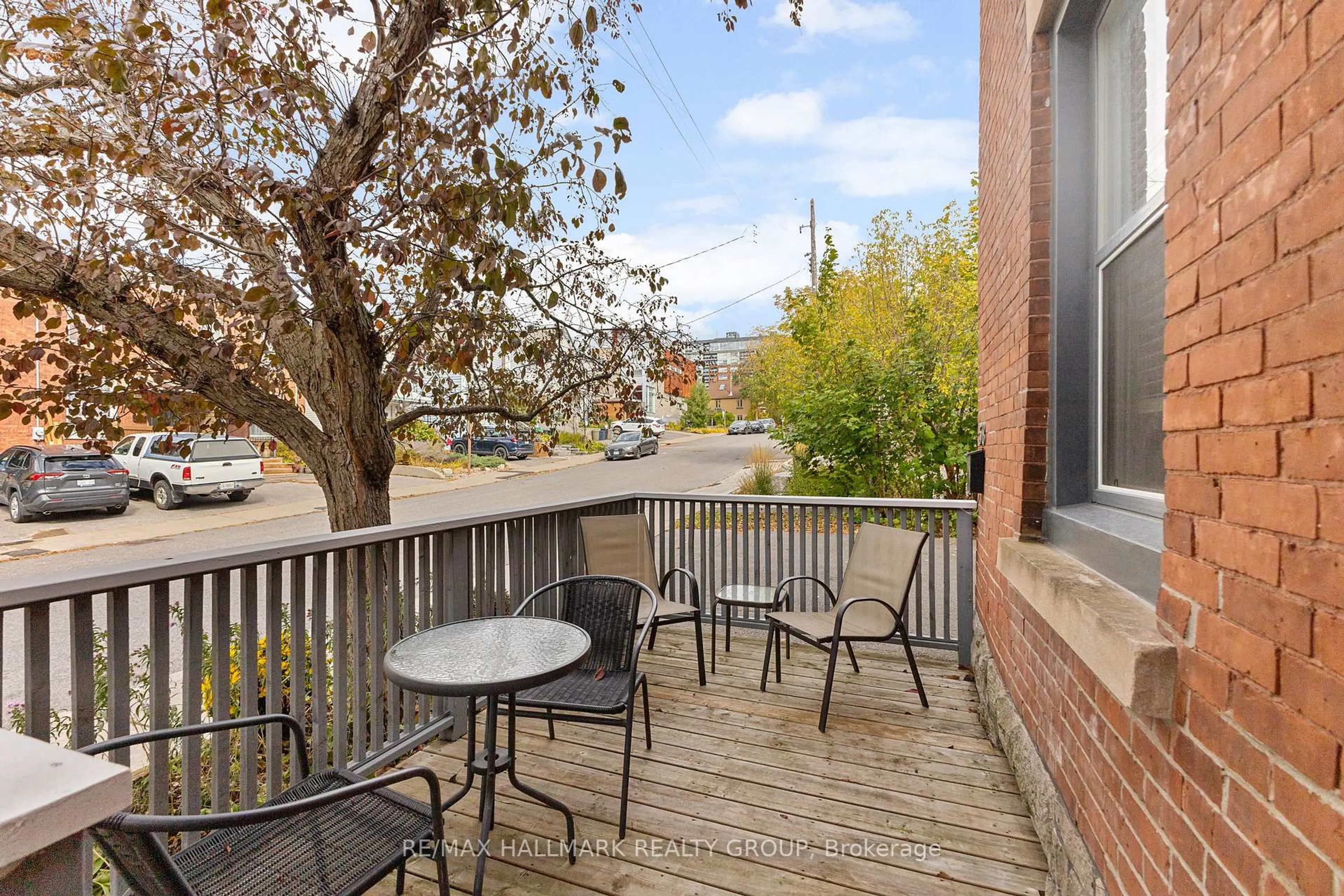 Patio, street for 58-60 Louisa St, Ottawa Ontario K1R 6Y8