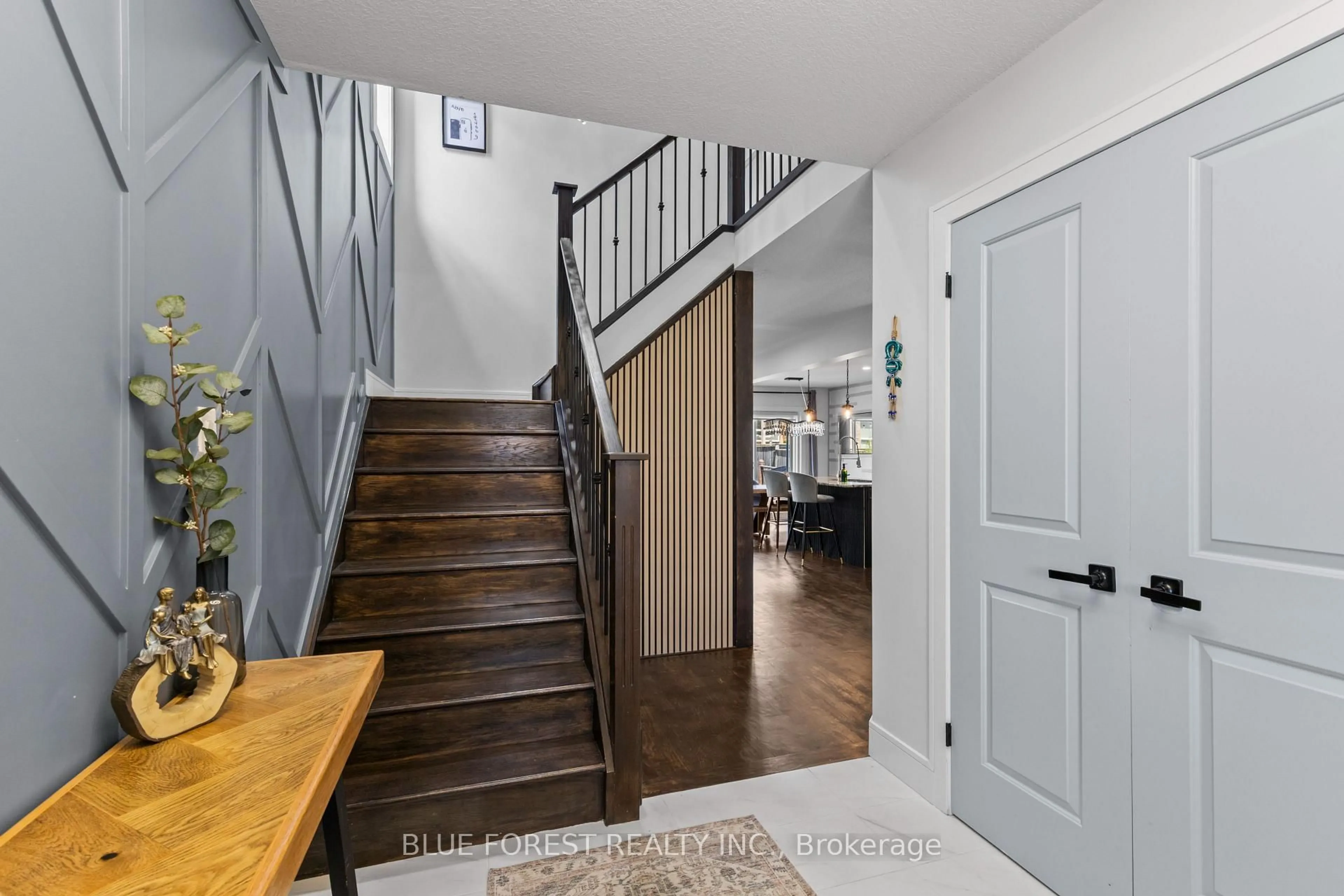 Indoor entryway for 3293 Casson Way, London South Ontario N6L 0B9