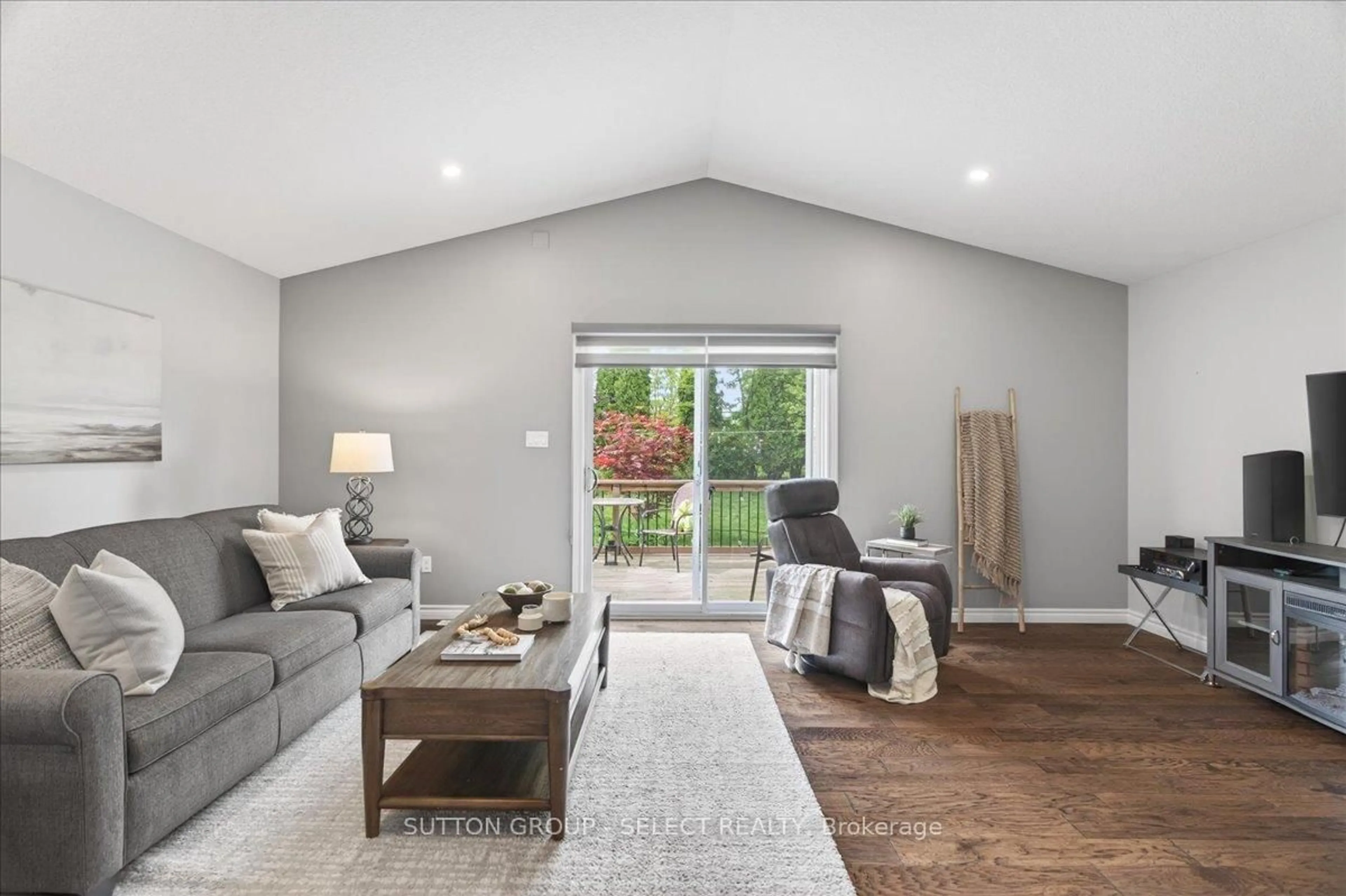 Living room with furniture, wood/laminate floor for 106 Mcmahen St, London East Ontario N5Y 0A2