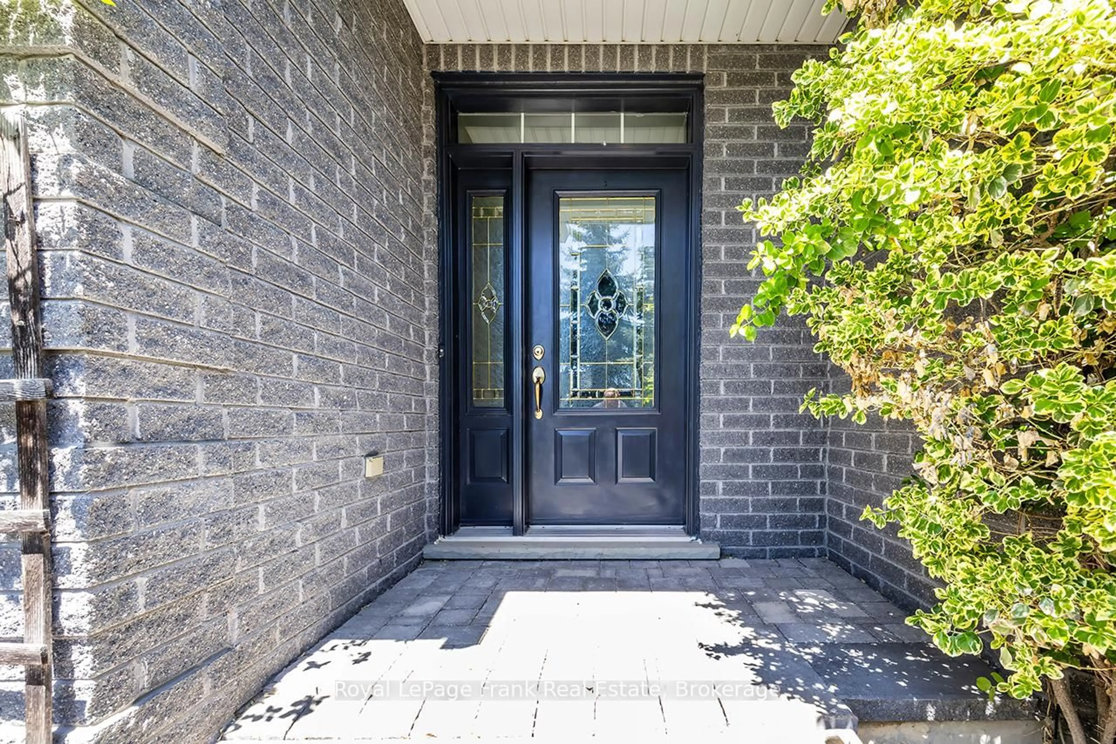 Indoor entryway for 36 Lori Blvd, Kawartha Lakes Ontario K9V 6B6