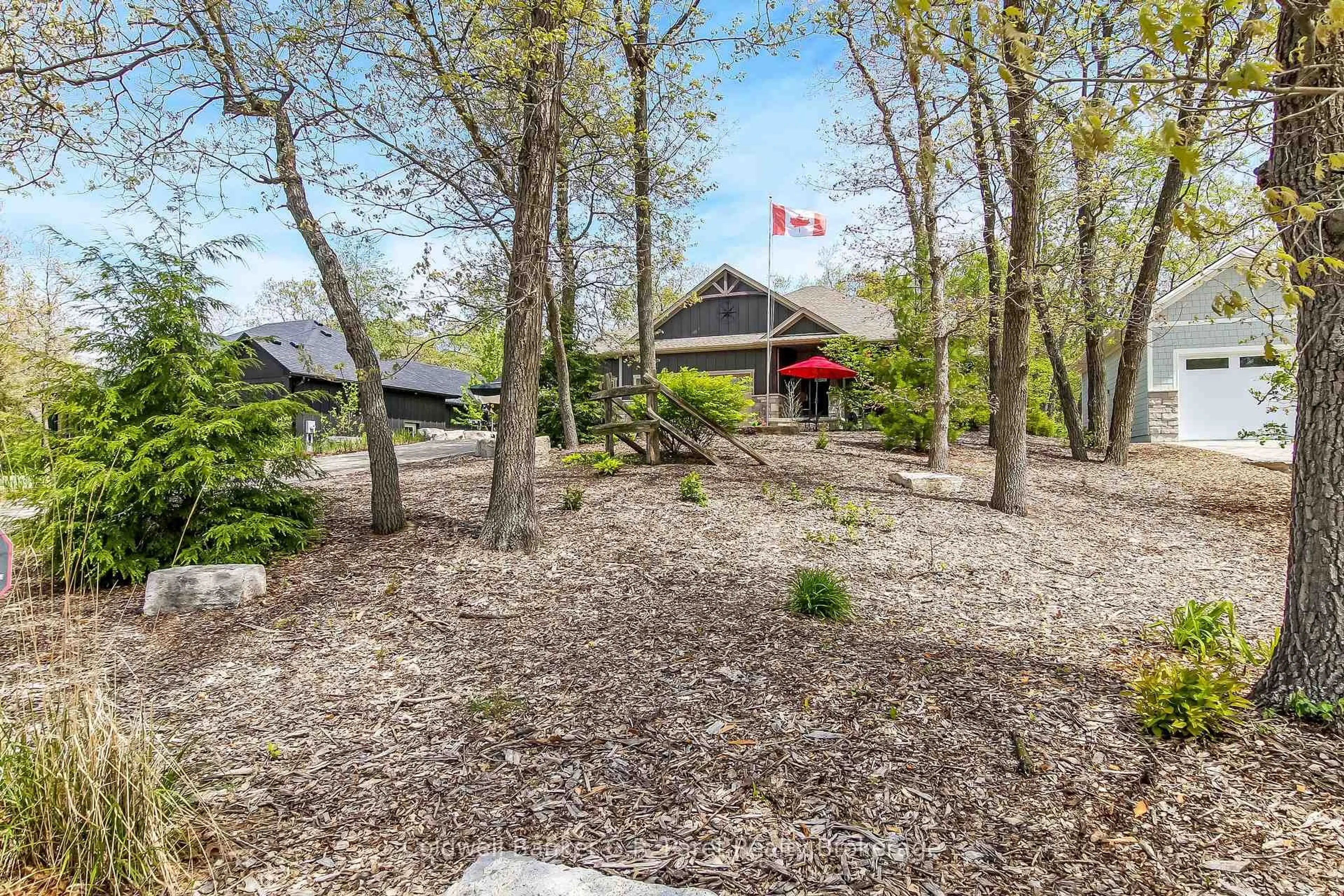 A pic from outside/outdoor area/front of a property/back of a property/a pic from drone, unknown for 10151 Pinery Bluffs Rd, Lambton Shores Ontario N0M 1T0