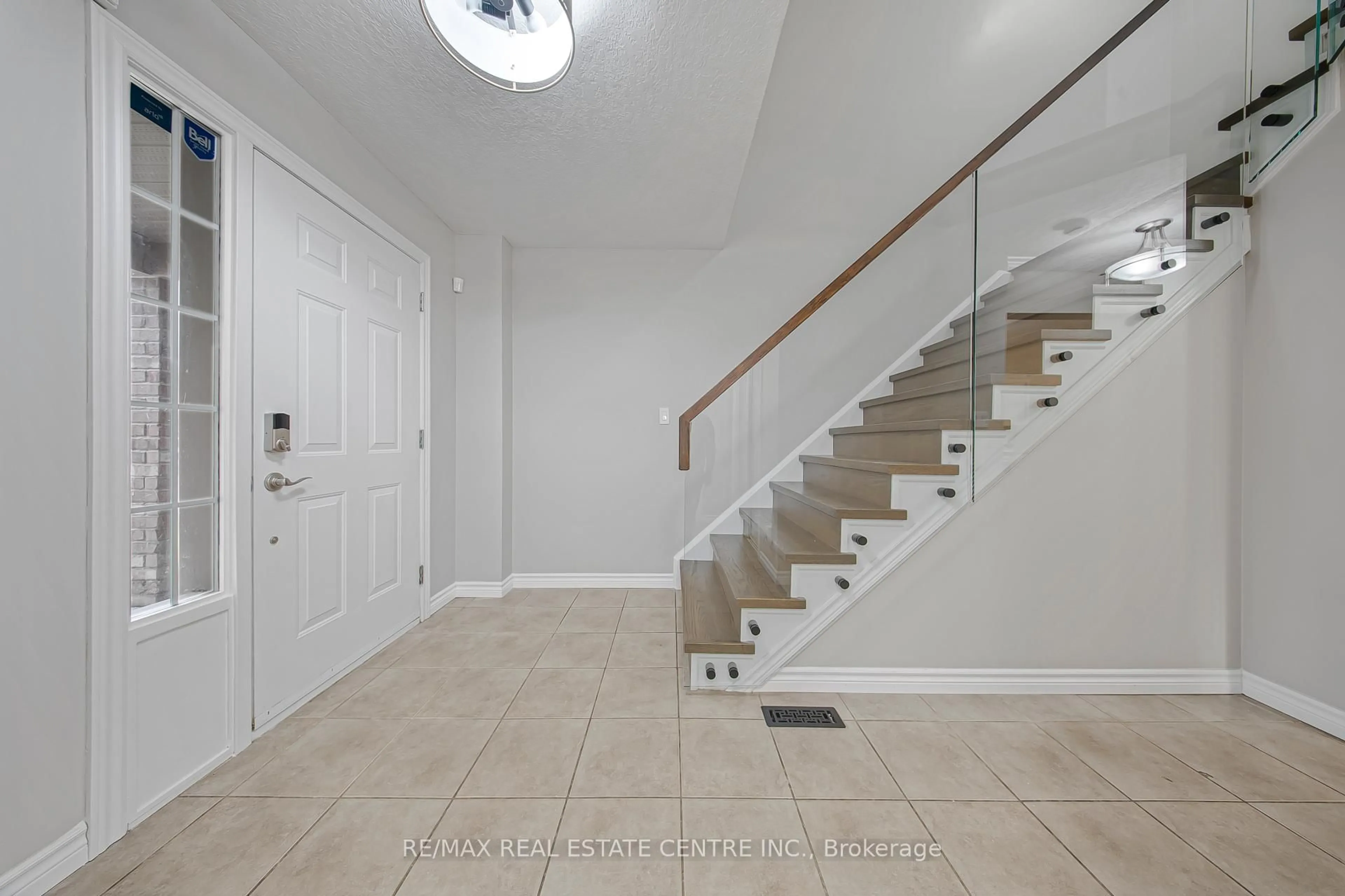 Unknown for 864 Frontenac Cres, Woodstock Ontario N4V 0A8