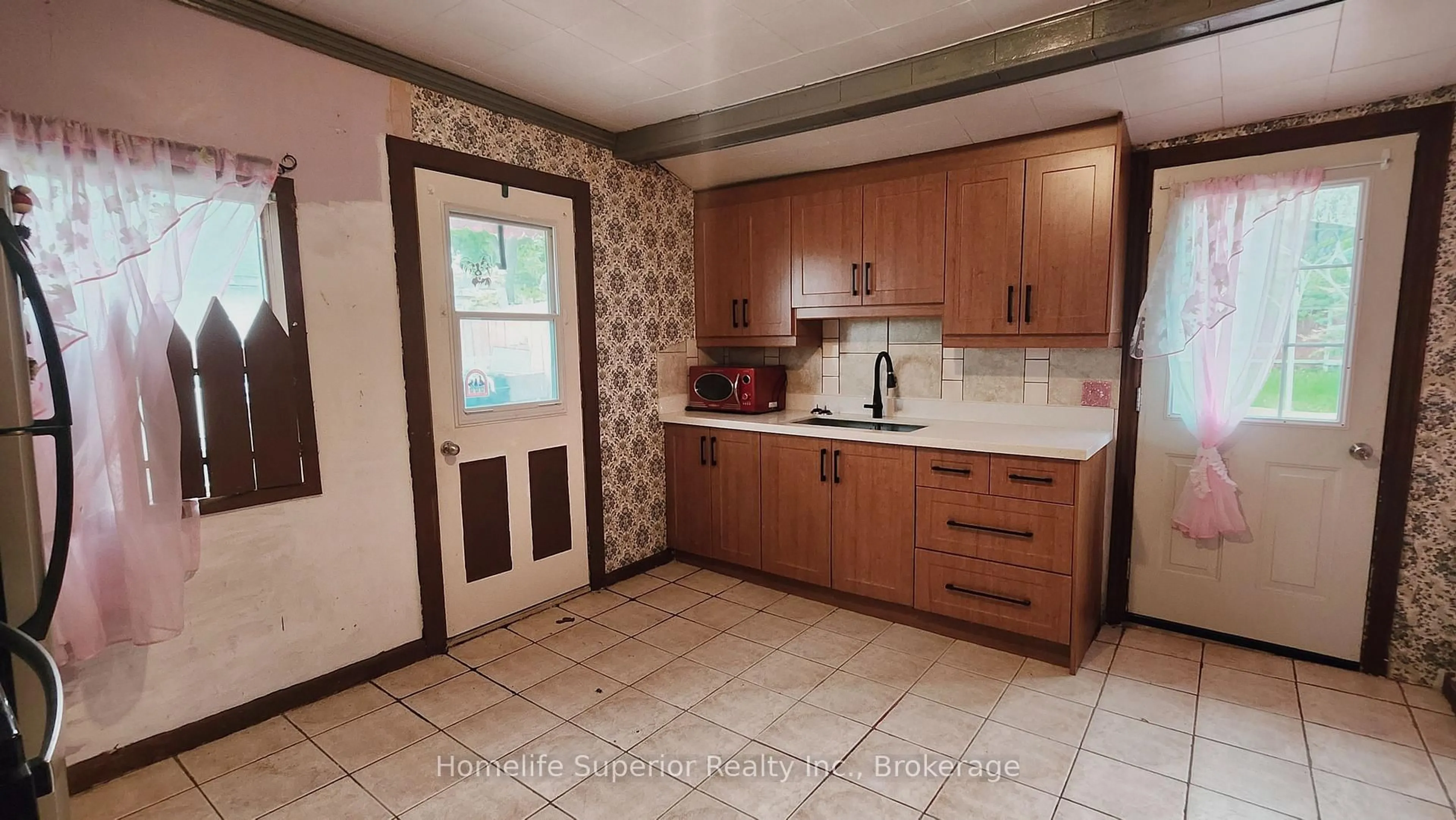 Standard kitchen, ceramic/tile floor for 199 Front St, Trent Hills Ontario K0L 1L0