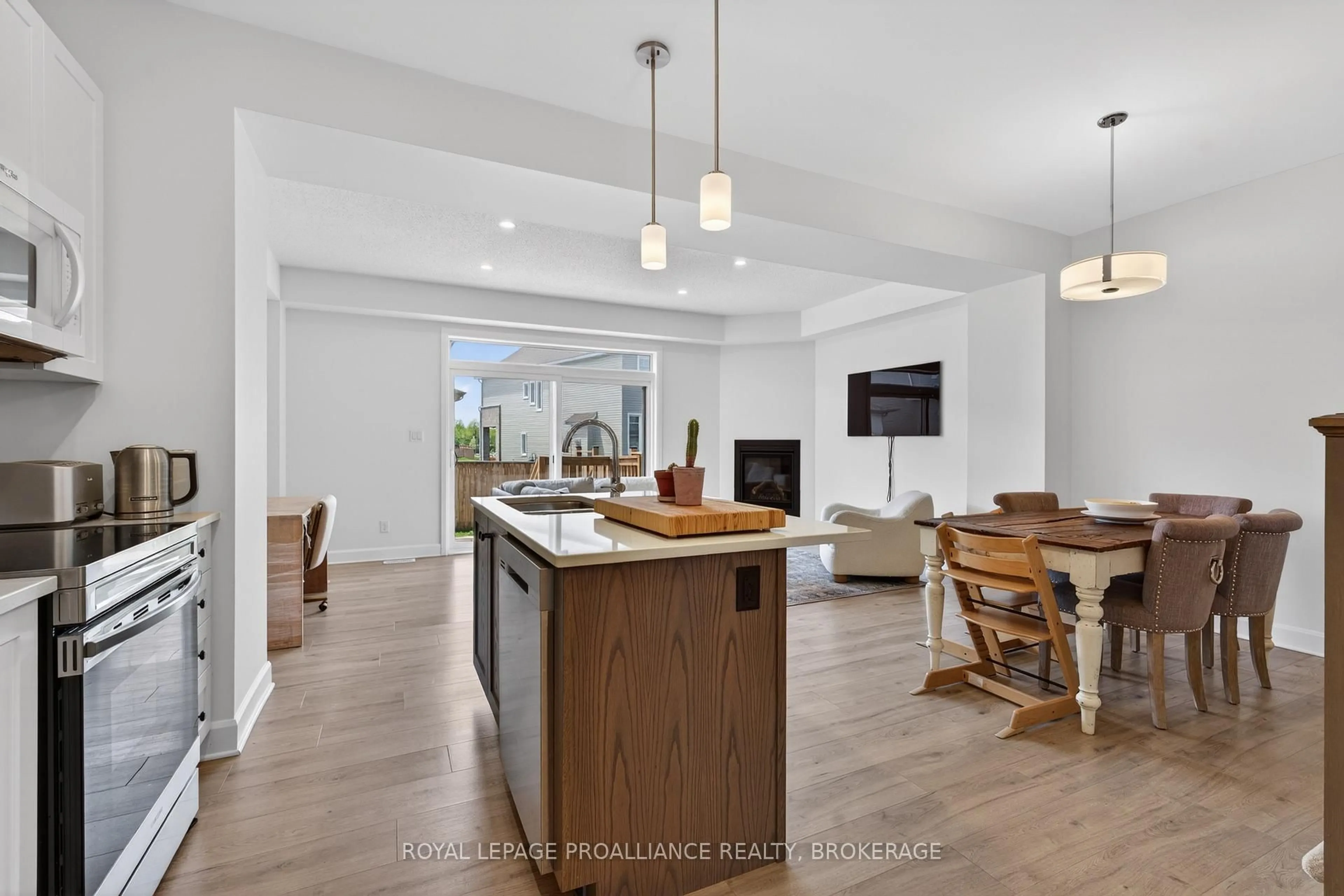 Open concept kitchen, unknown for 1536 Scarlet St, Kingston Ontario K7K 0H6