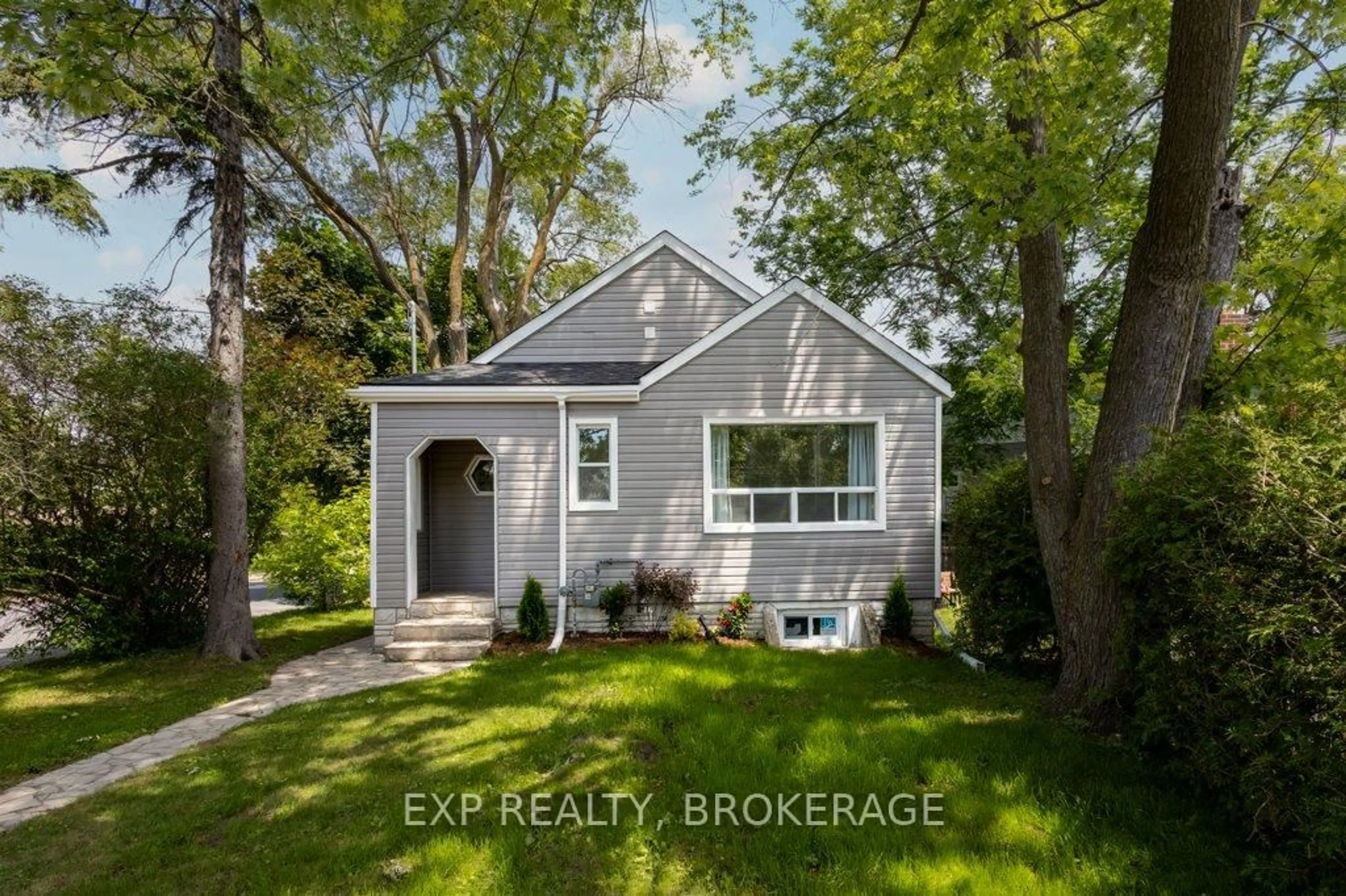 Home with vinyl exterior material, street for 19 Scott St, Kingston Ontario K7L 1L3