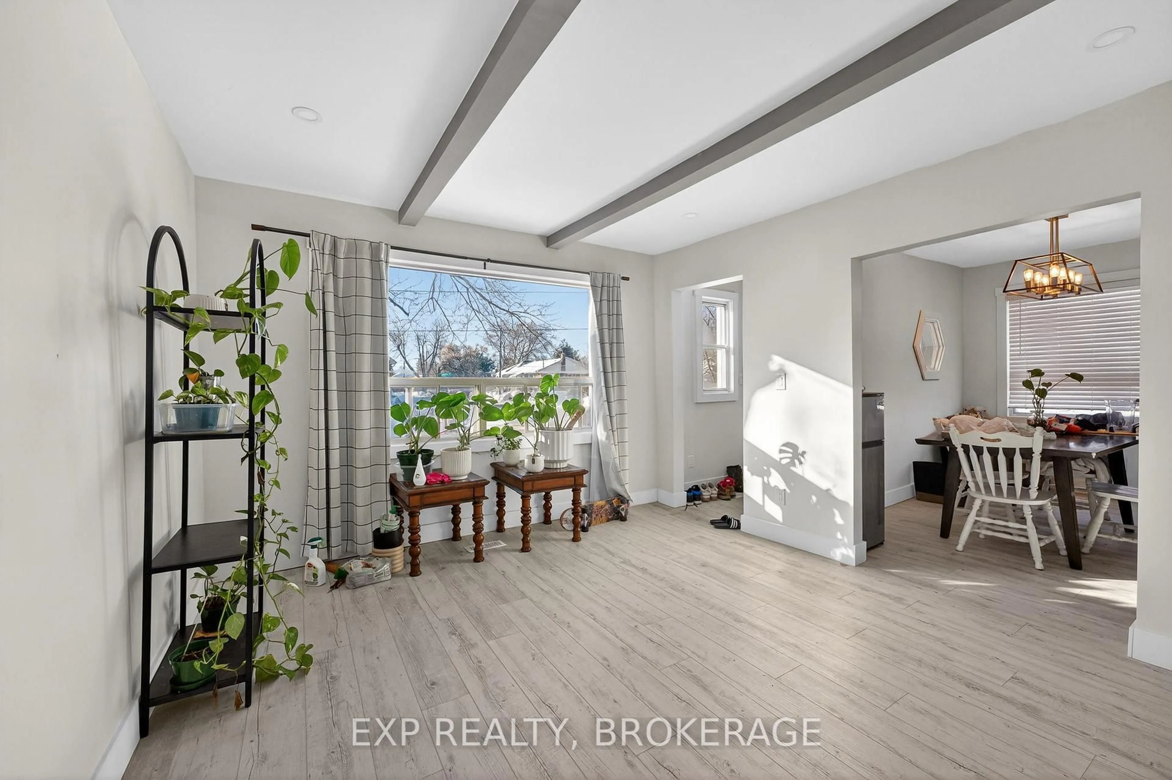 Indoor entryway for 19 Scott St, Kingston Ontario K7L 1L3
