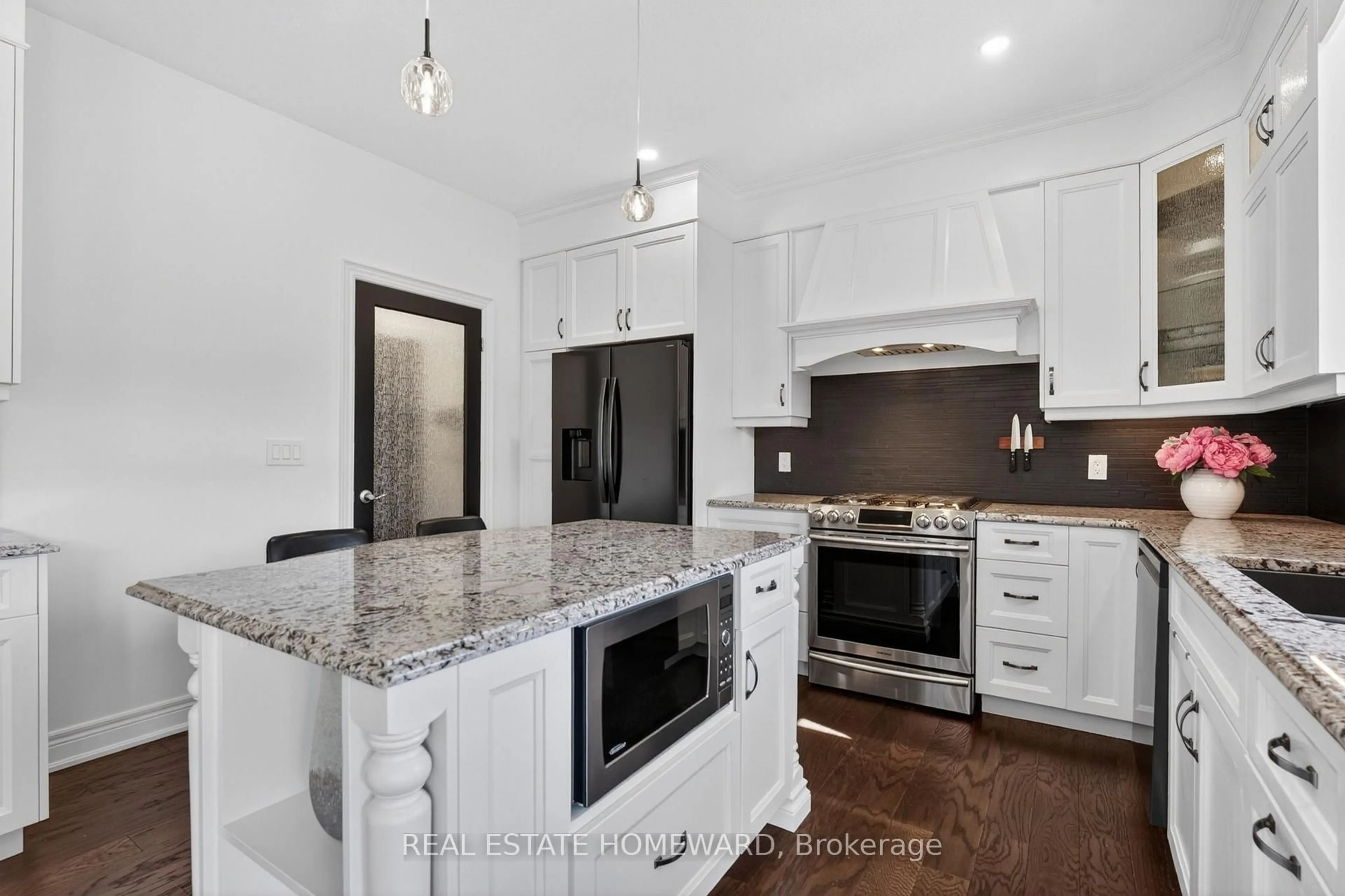 Open concept kitchen, ceramic/tile floor for 56 Calista Dr, Welland Ontario L3C 7G8