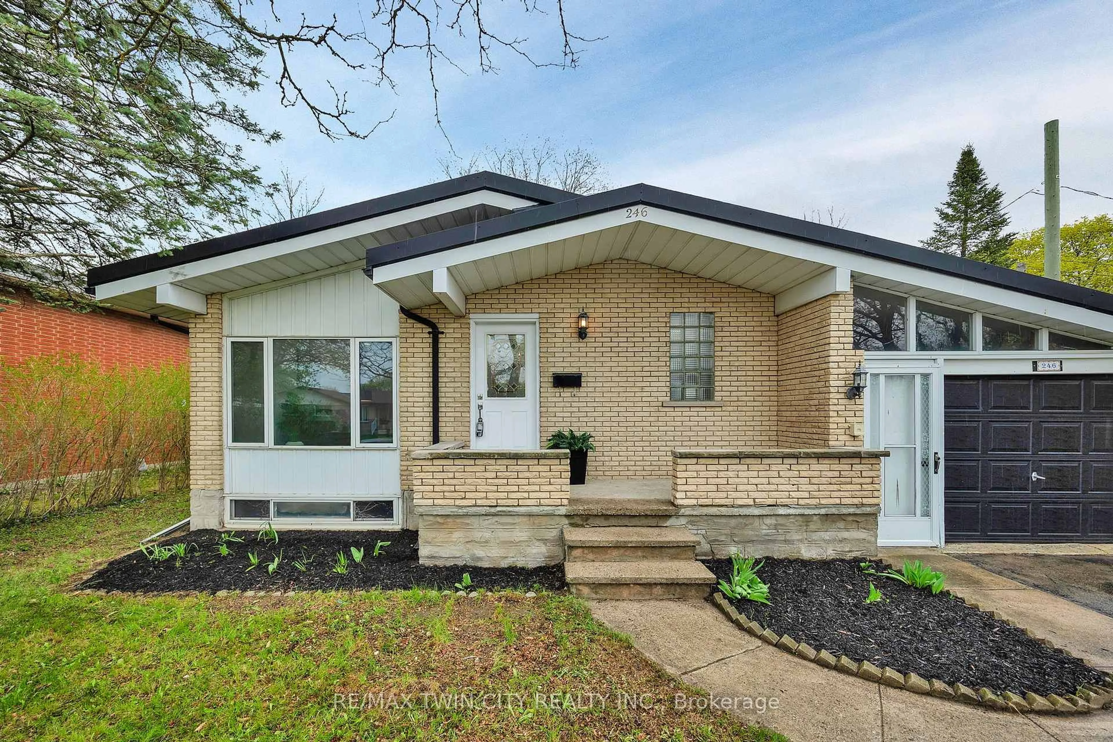 Home with brick exterior material, street for 246 Hillcrest Rd, Cambridge Ontario N3H 1B2