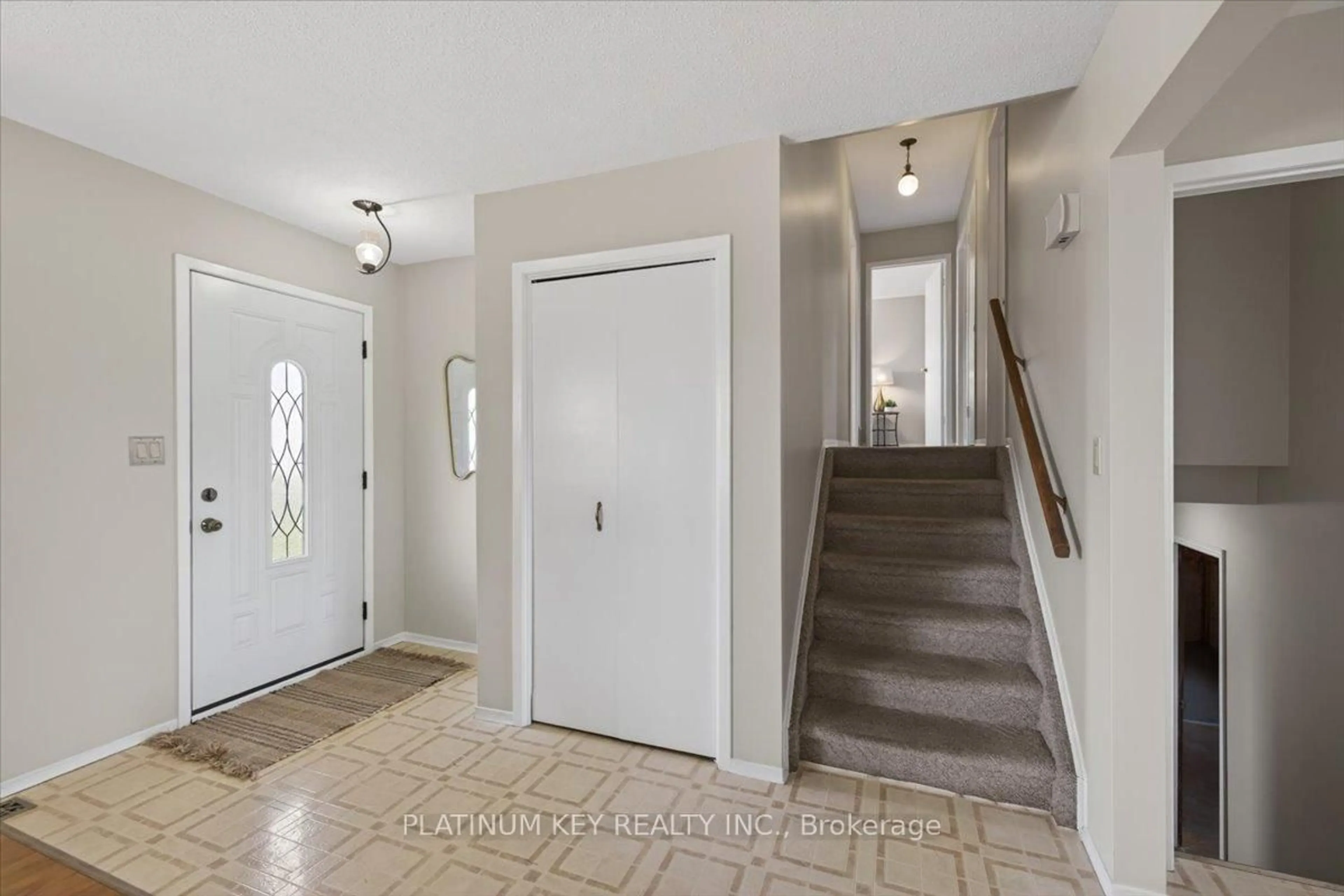 Indoor entryway for 6460 Longwoods Rd, Strathroy-Caradoc Ontario N0L 1T0