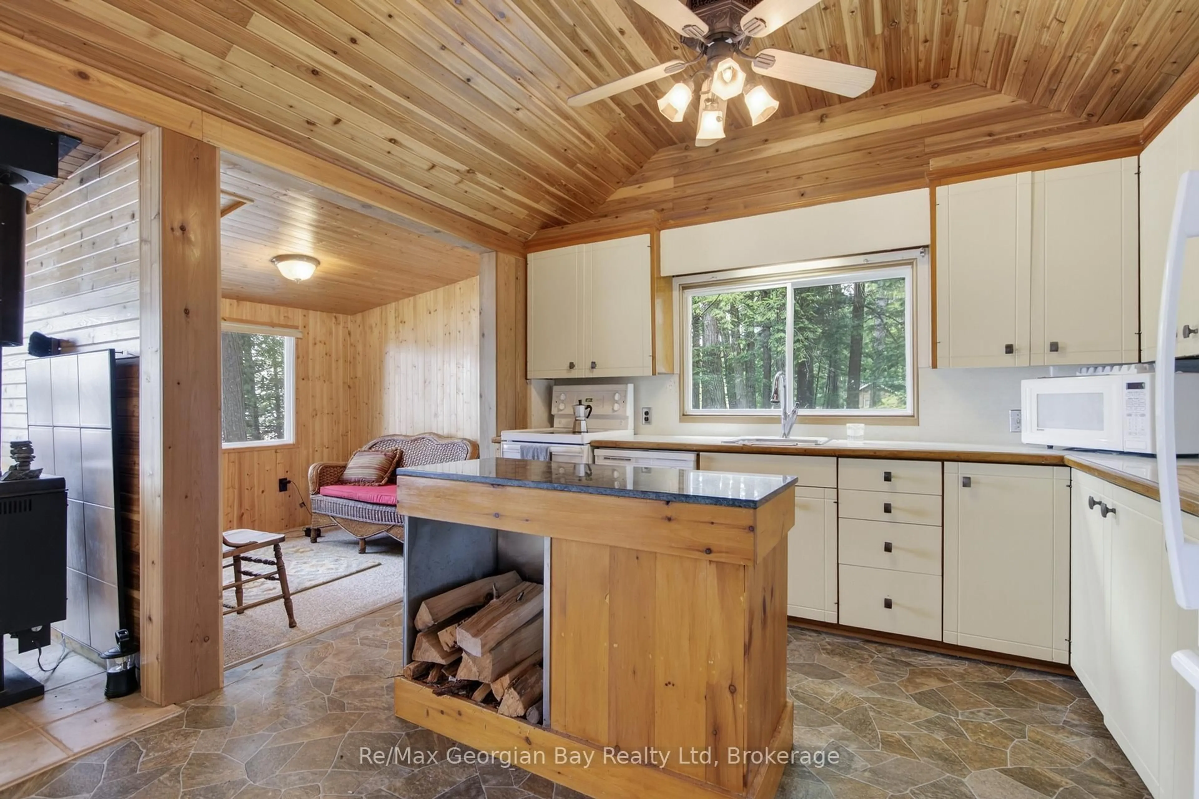 Open concept kitchen, unknown for 87 Moccasin Tr, Georgian Bay Ontario L0K 1S0