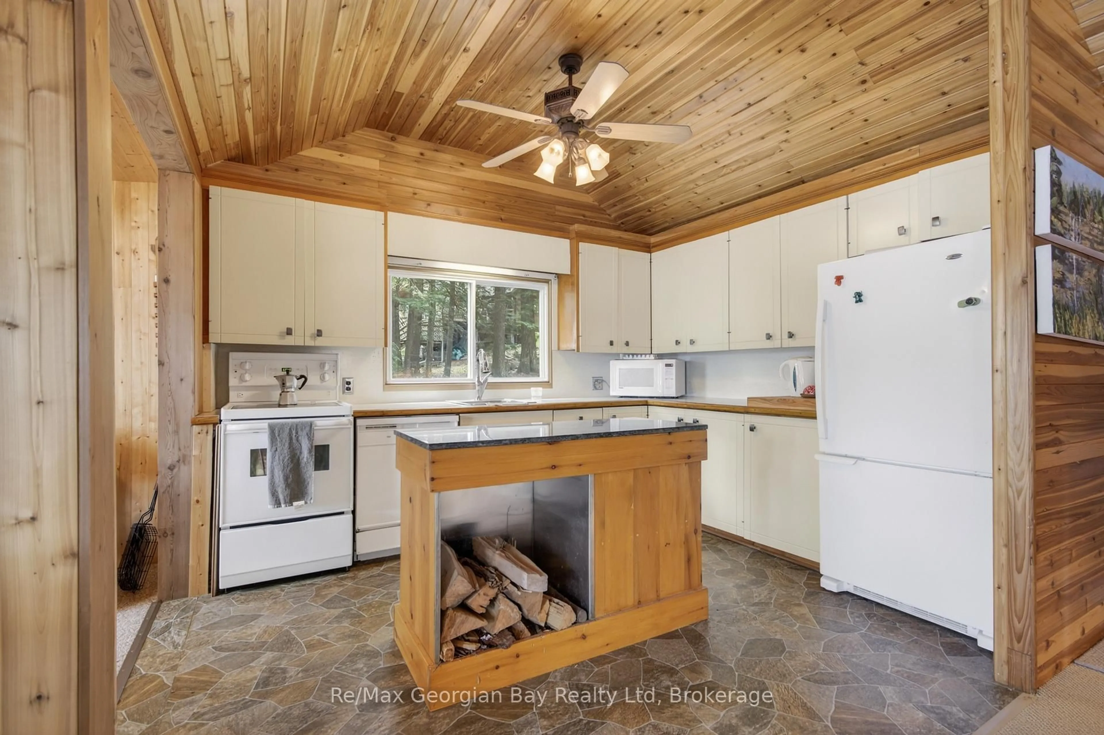 Open concept kitchen, unknown for 87 Moccasin Tr, Georgian Bay Ontario L0K 1S0