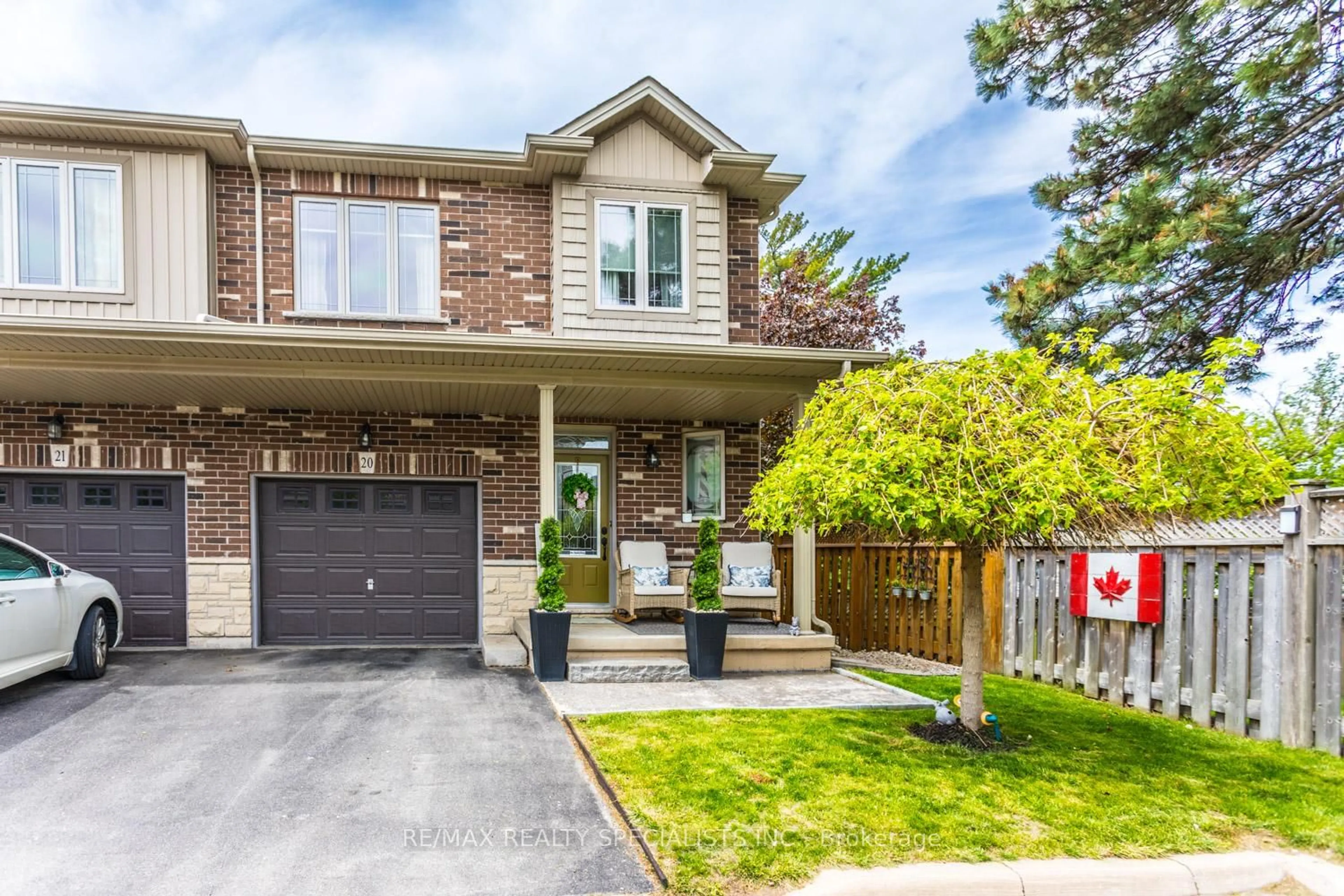 Home with brick exterior material, street for 380 Lake St #20, Grimsby Ontario L3M 0E8