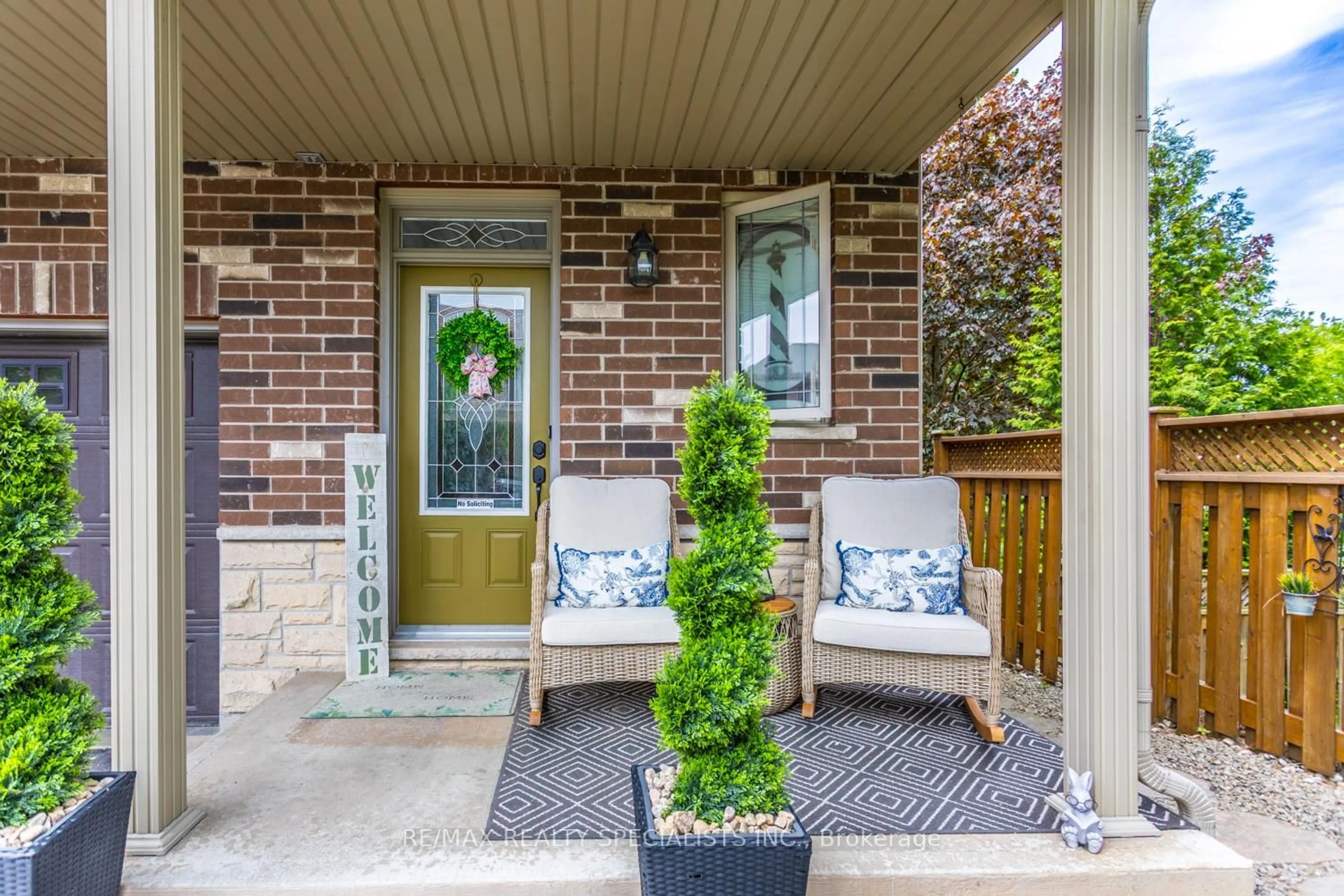 Patio, street for 380 Lake St #20, Grimsby Ontario L3M 0E8
