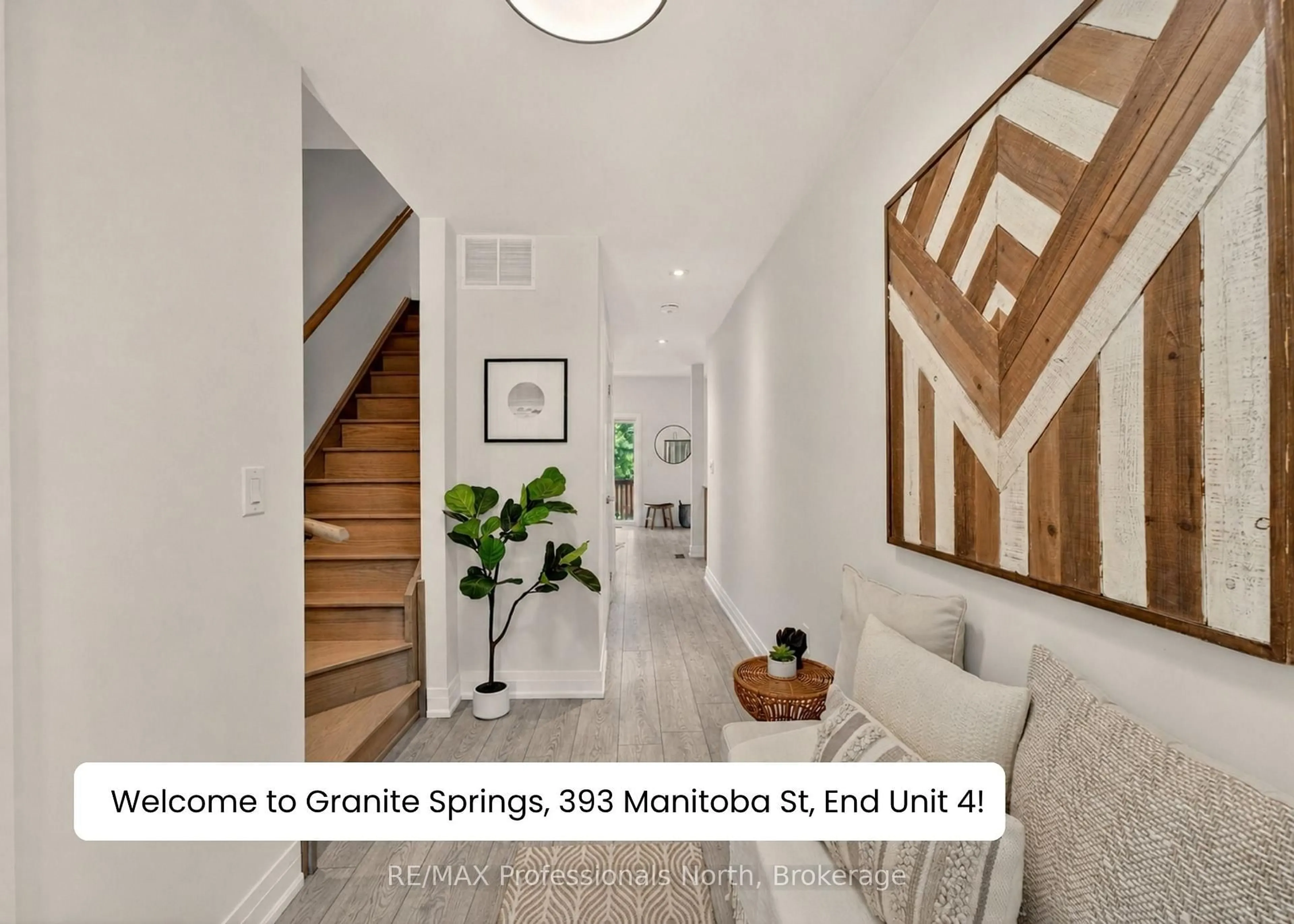 Indoor entryway for 393 Manitoba St #4, Bracebridge Ontario P1L 0G1