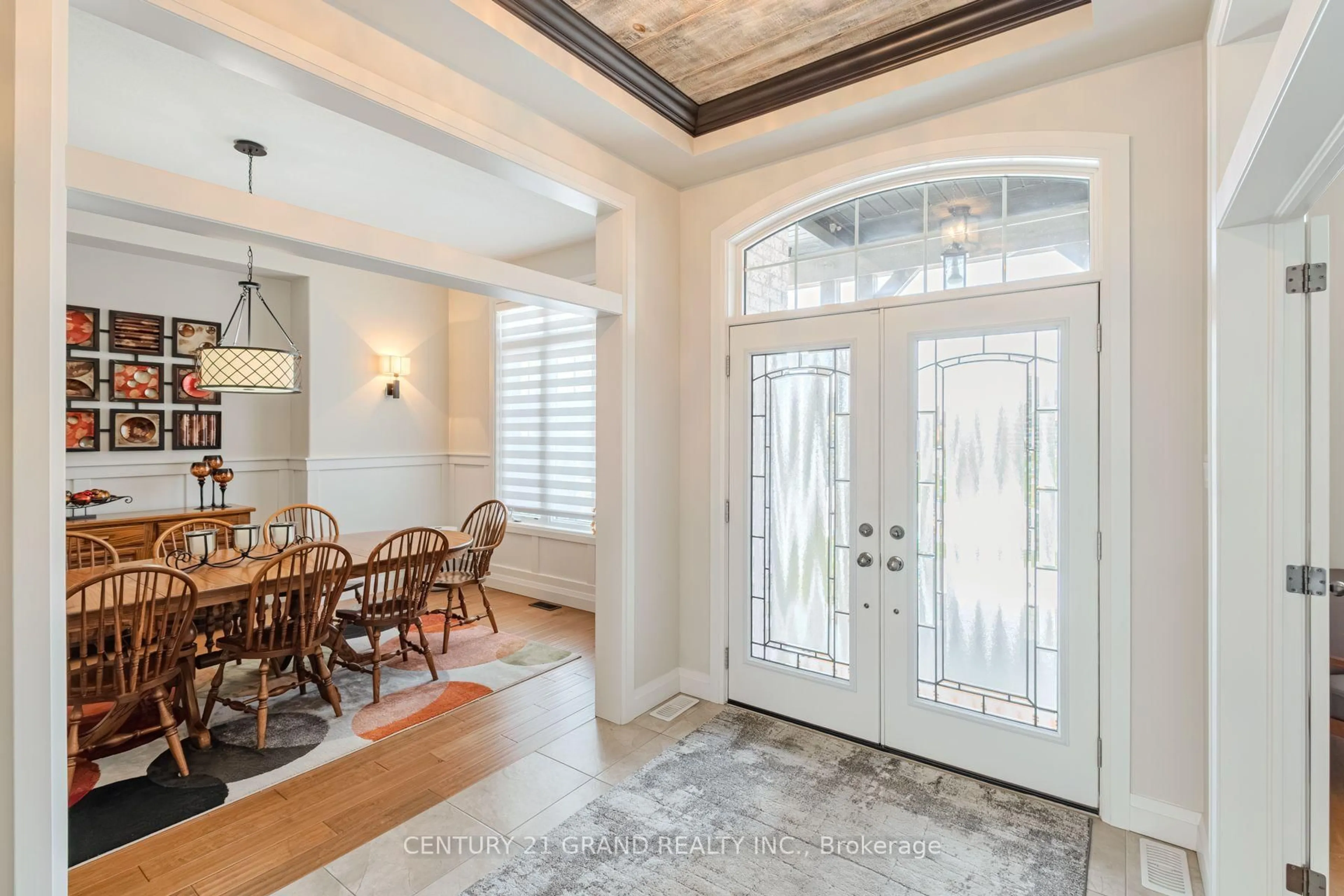 Indoor entryway for 5 Moore Blvd, Brantford Ontario N3T 0E2