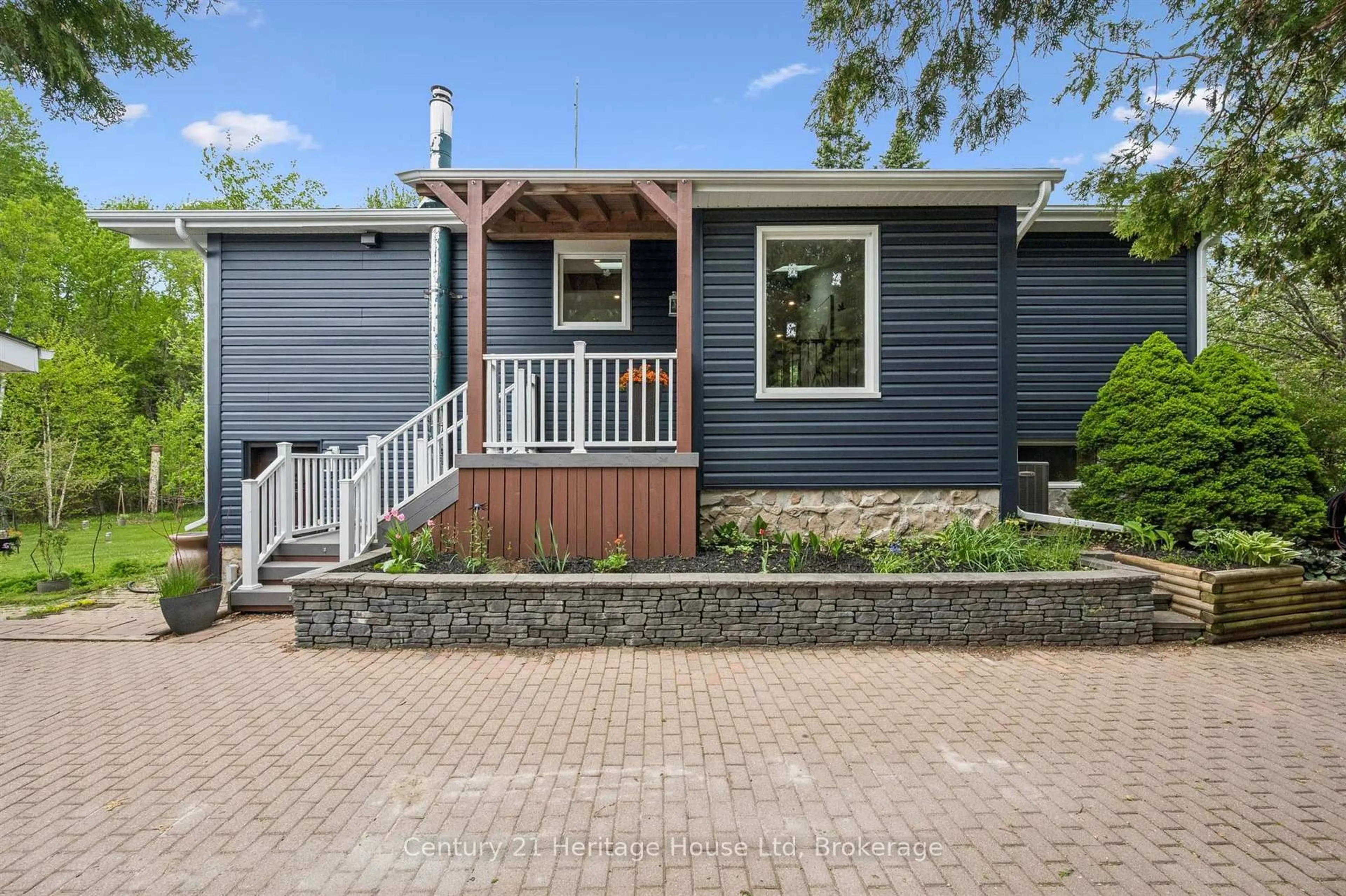 Home with vinyl exterior material, street for 7811 Wellington Road #36 Rd, Puslinch Ontario L0P 1J0