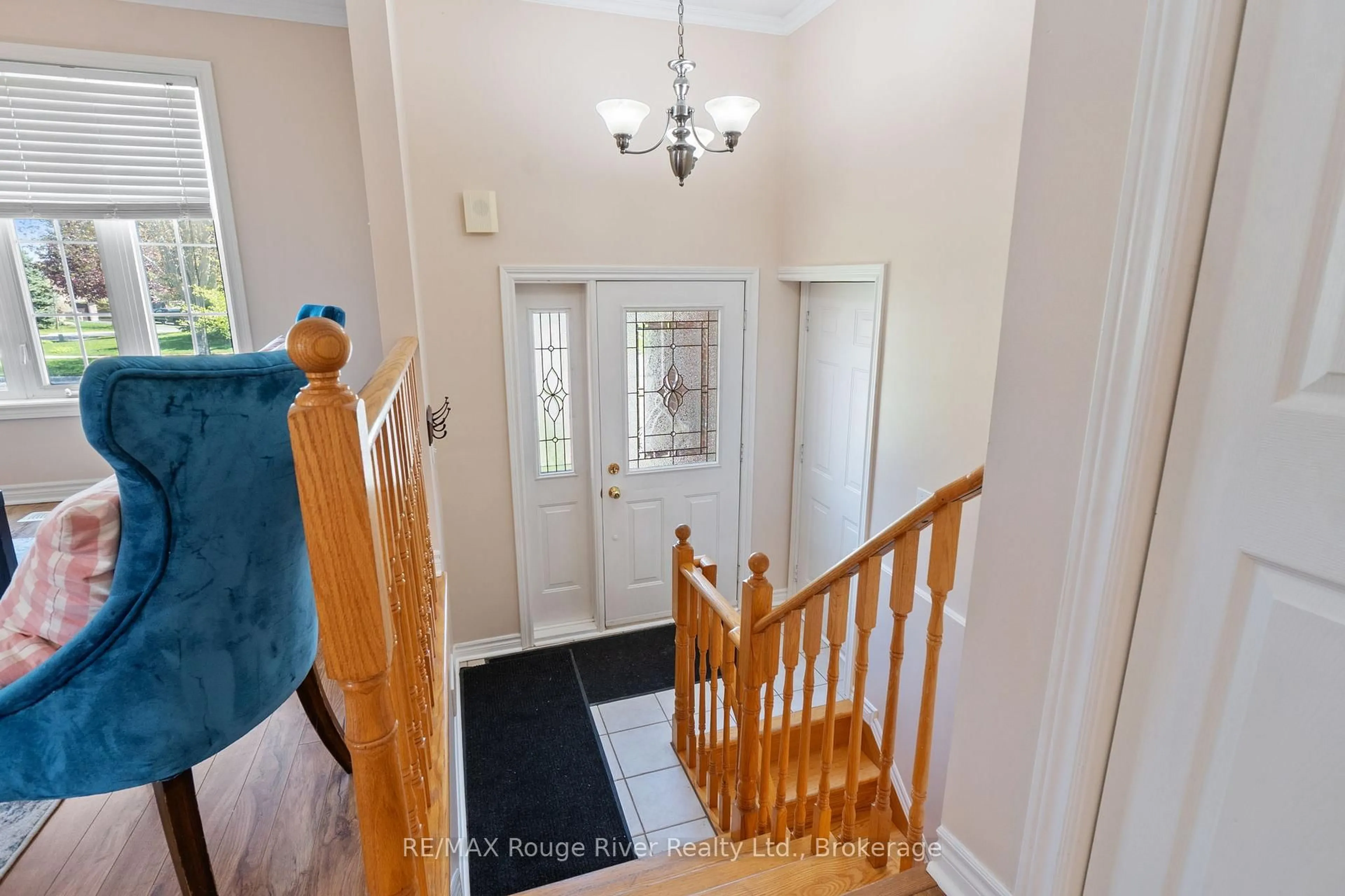 Indoor foyer for 795 Munson Cres, Cobourg Ontario K9A 5N9