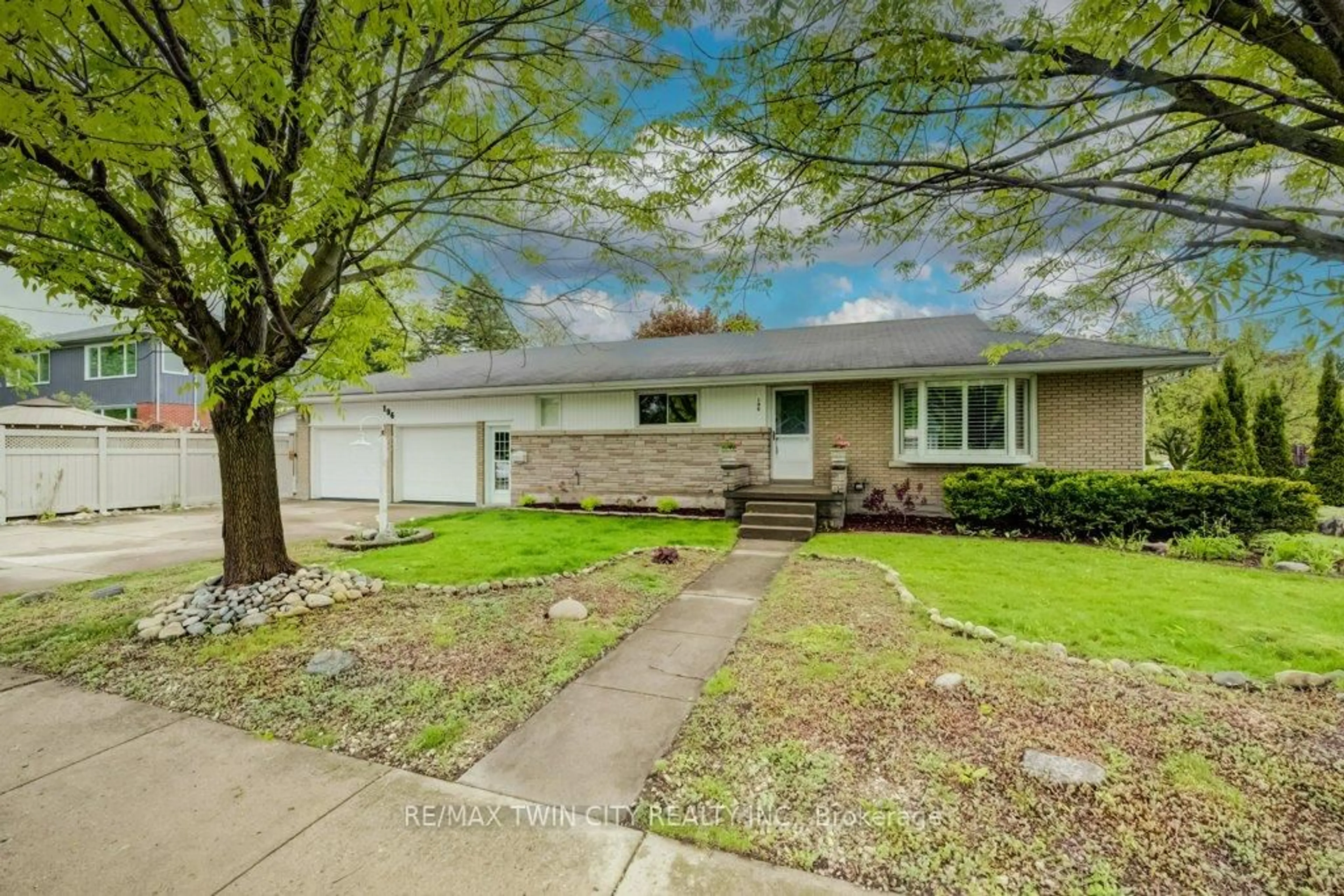 Unknown for 196 Lourdes St, Waterloo Ontario N2L 1N7