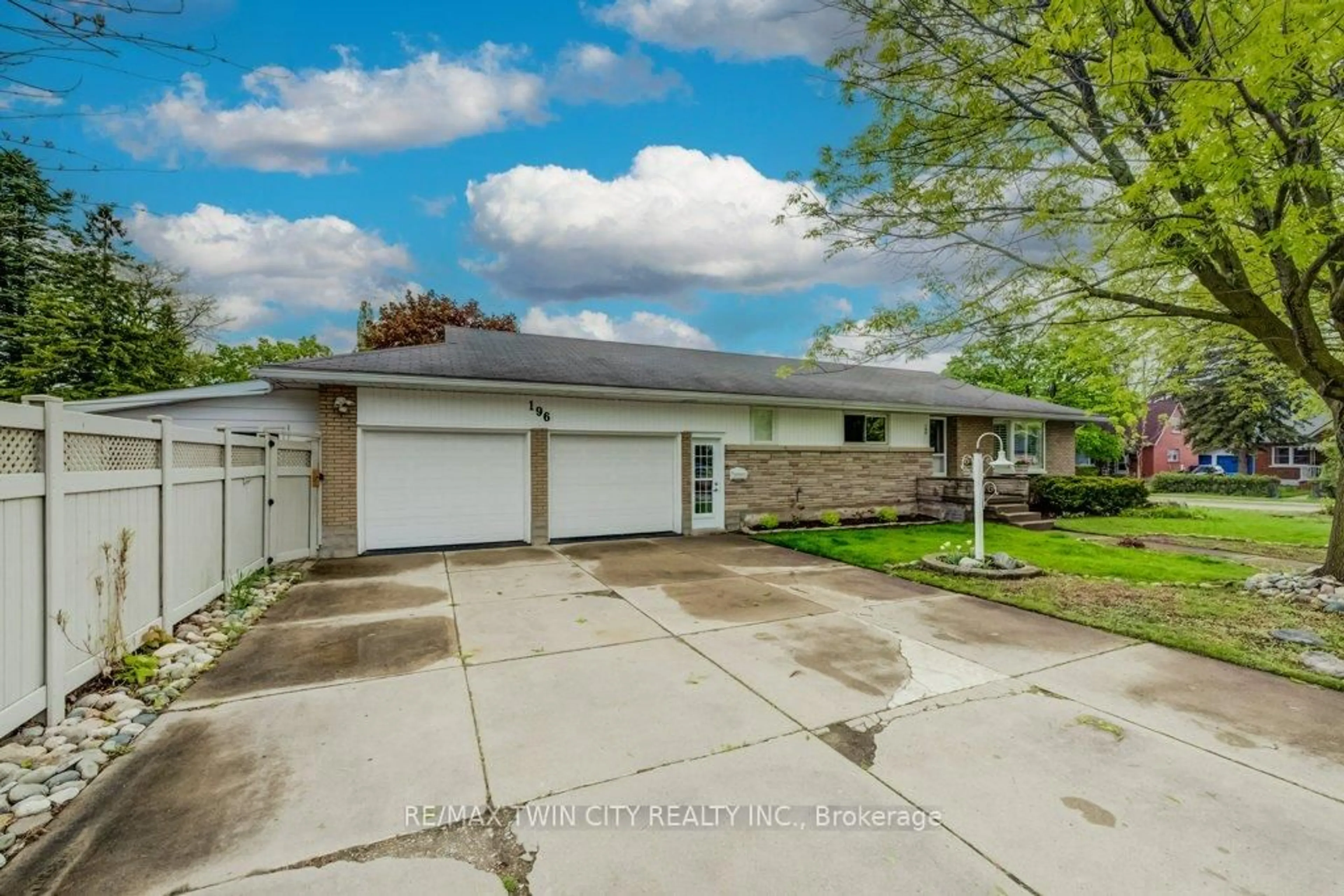 A pic from outside/outdoor area/front of a property/back of a property/a pic from drone, street for 196 Lourdes St, Waterloo Ontario N2L 1N7
