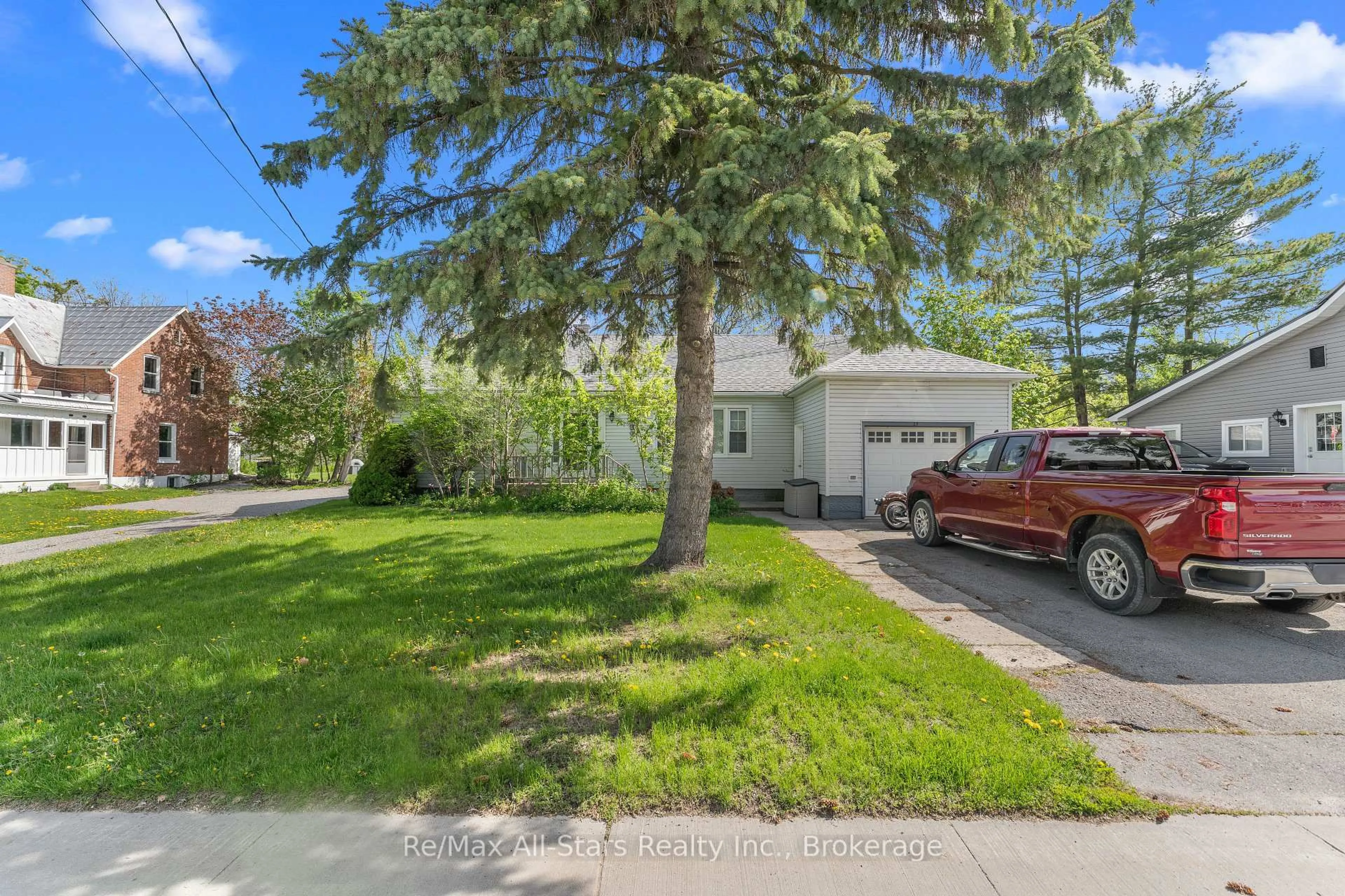 Patio, street for 29 Francis St, Kawartha Lakes Ontario K0M 1N0