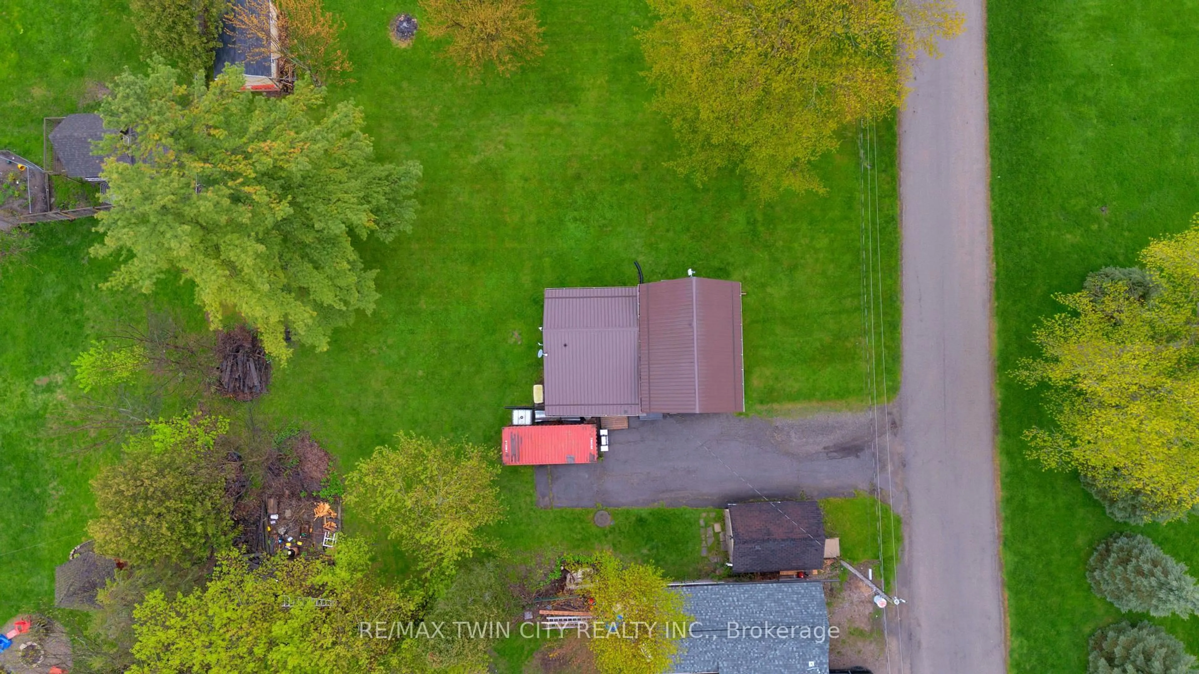 A pic from outside/outdoor area/front of a property/back of a property/a pic from drone, street for 43 Ontario St, Brant Ontario N3L 3E1