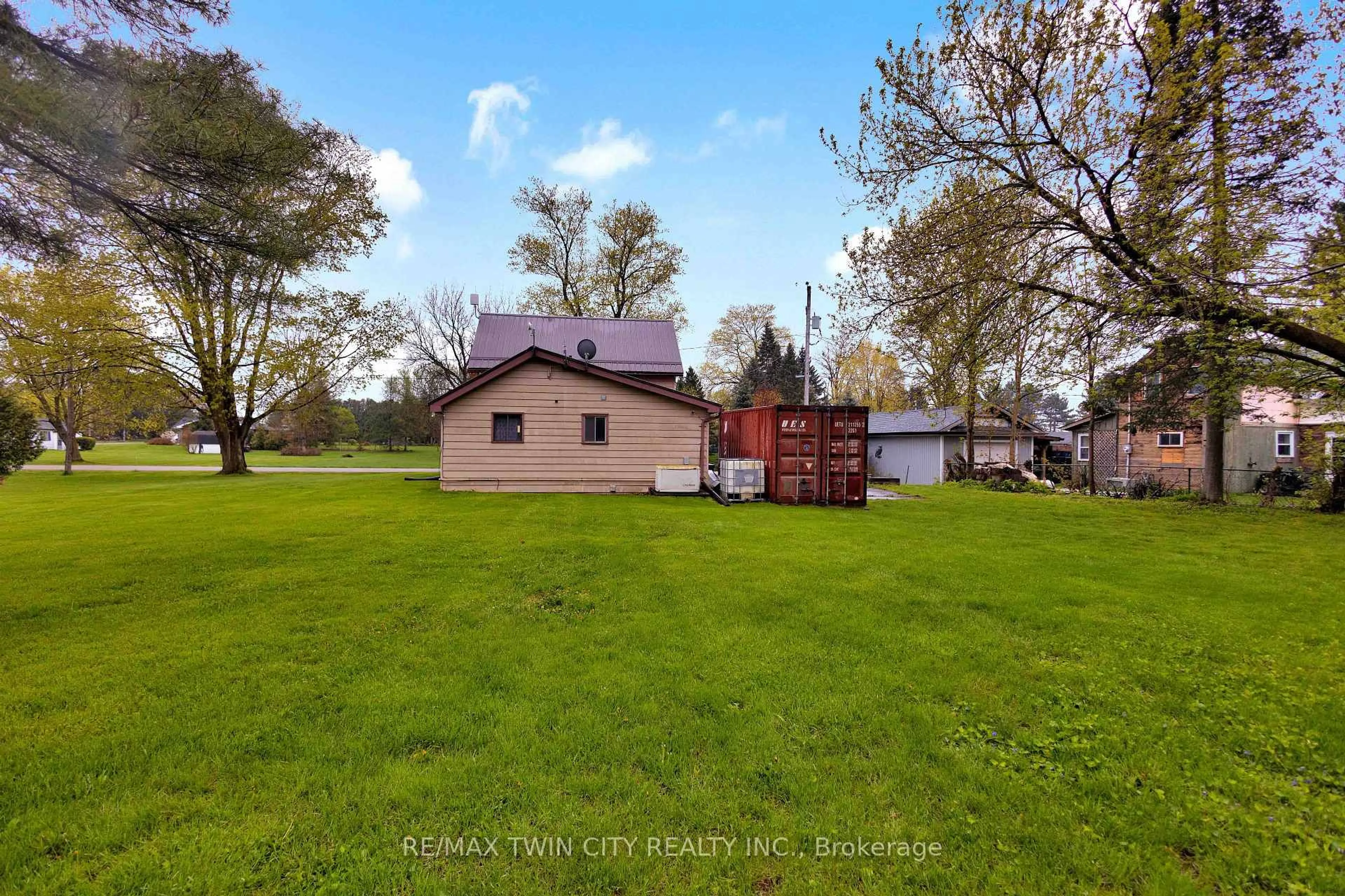A pic from outside/outdoor area/front of a property/back of a property/a pic from drone, water/lake/river/ocean view for 43 Ontario St, Brant Ontario N3L 3E1