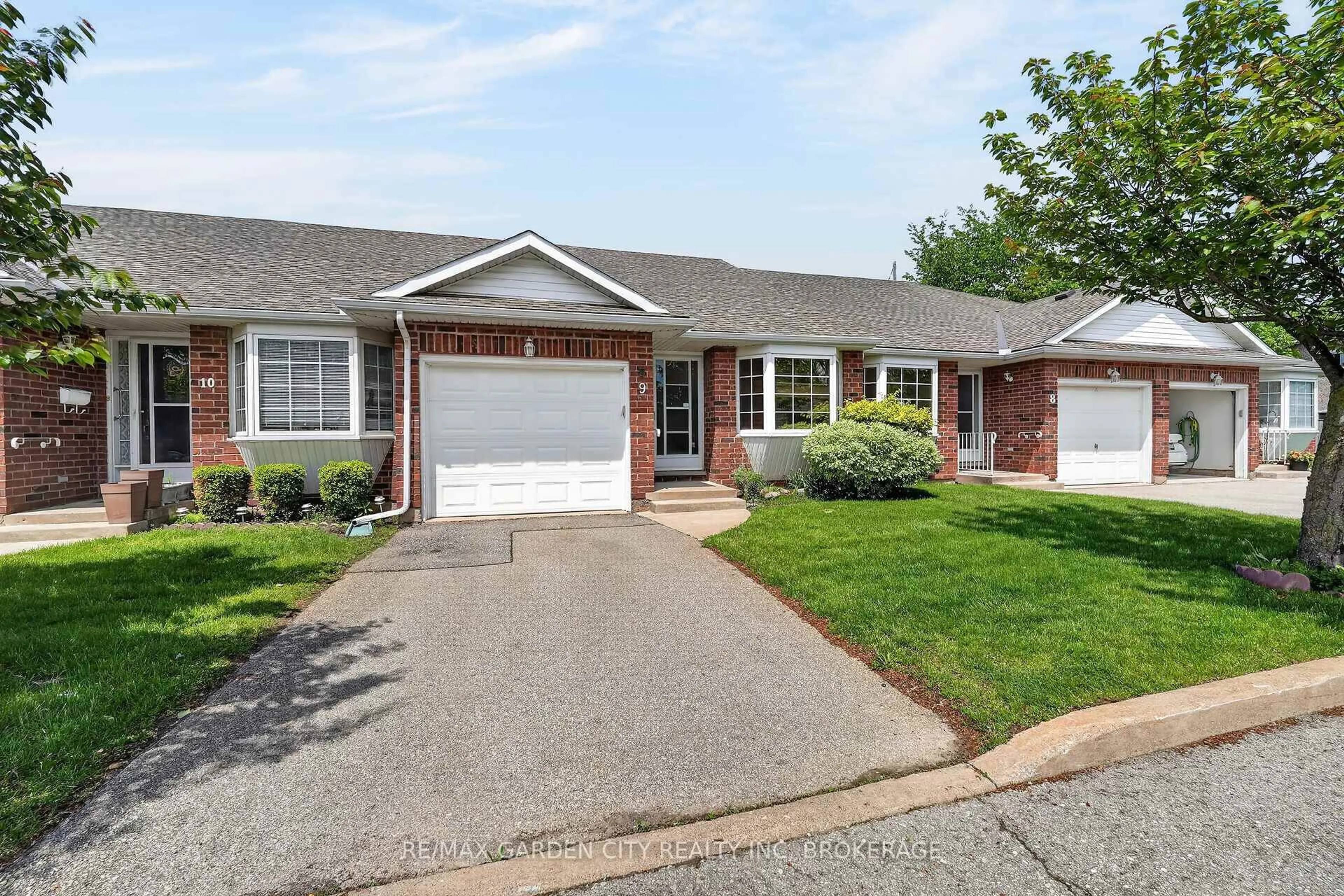 Home with brick exterior material, street for 162 First St #9, Welland Ontario L3B 4S2