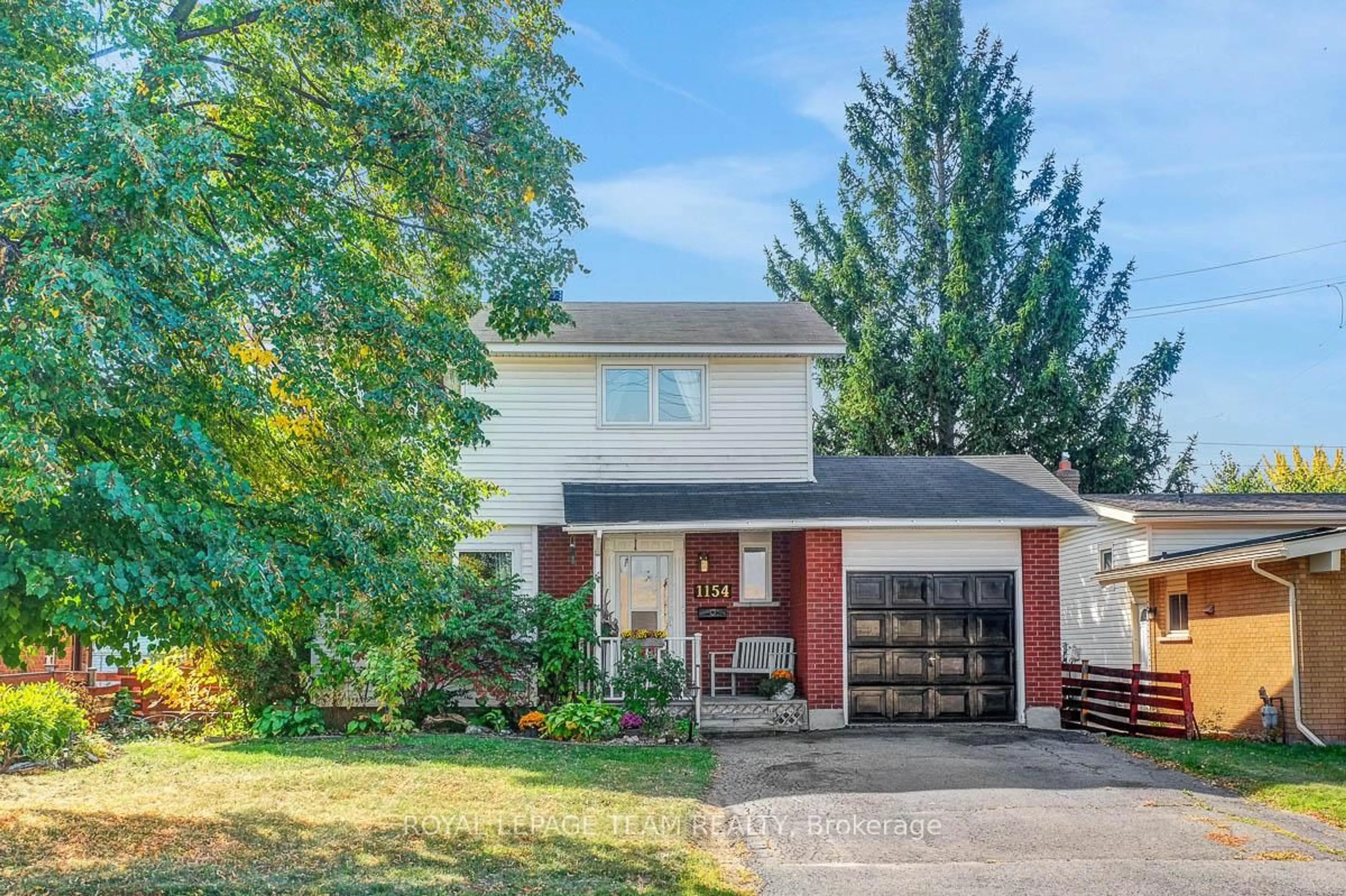 Home with vinyl exterior material, street for 1154 Brookfield Rd, Ottawa Ontario K1V 6H7