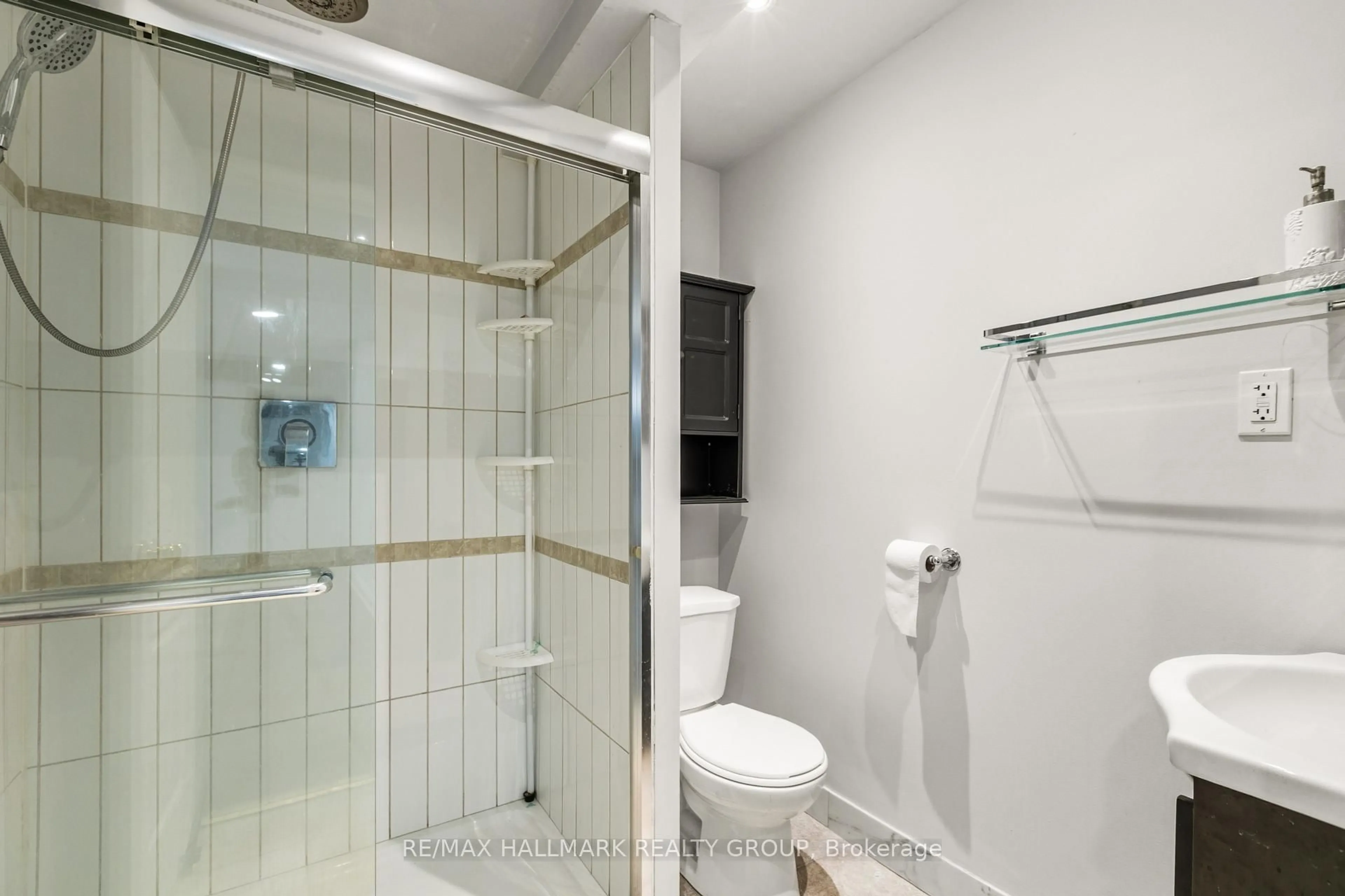 Standard bathroom, ceramic/tile floor for 340 Stoneway Dr, Ottawa Ontario K2G 6G8
