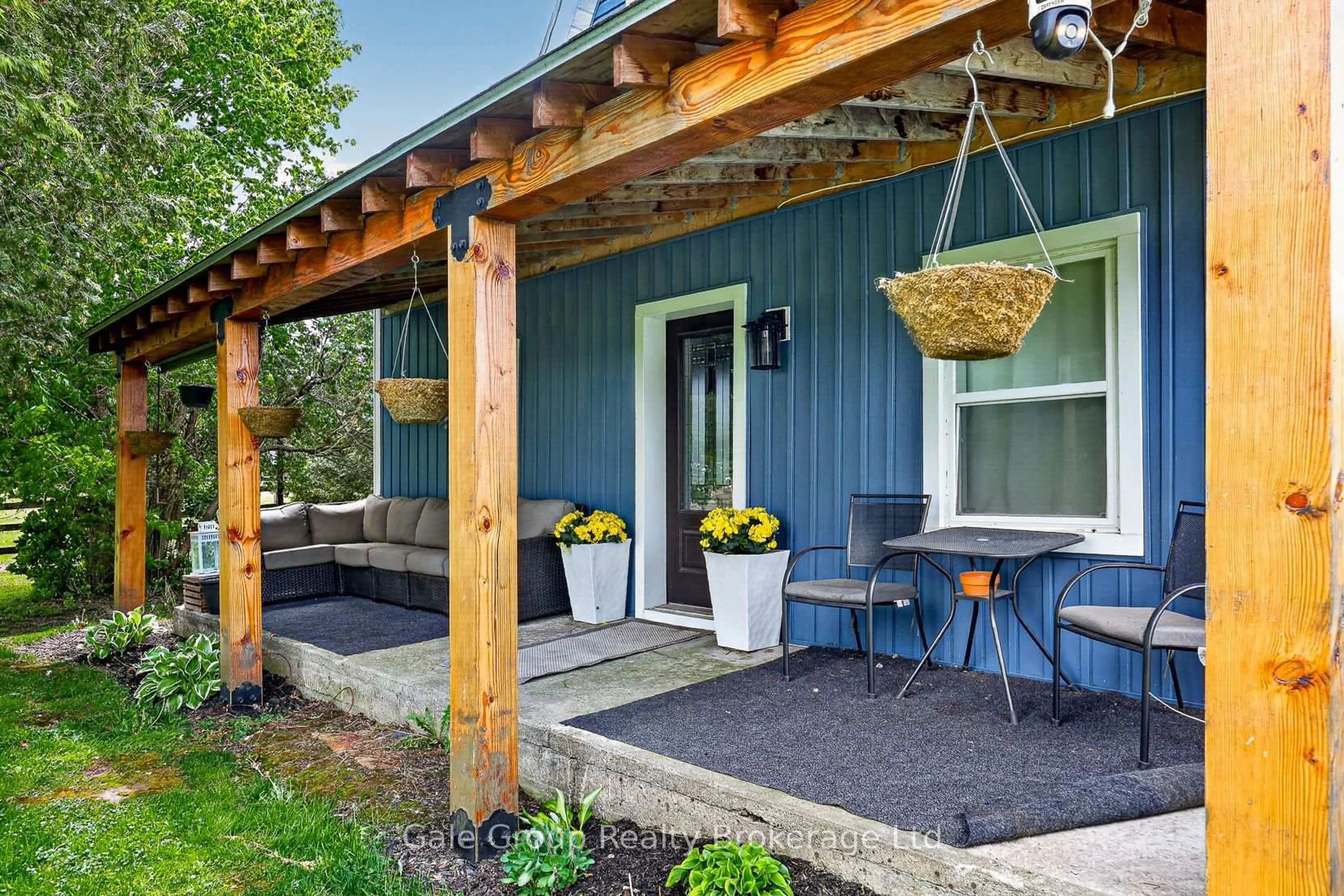 Patio, street for 434609 West Hill Line, South-West Oxford Ontario N0J 1A0