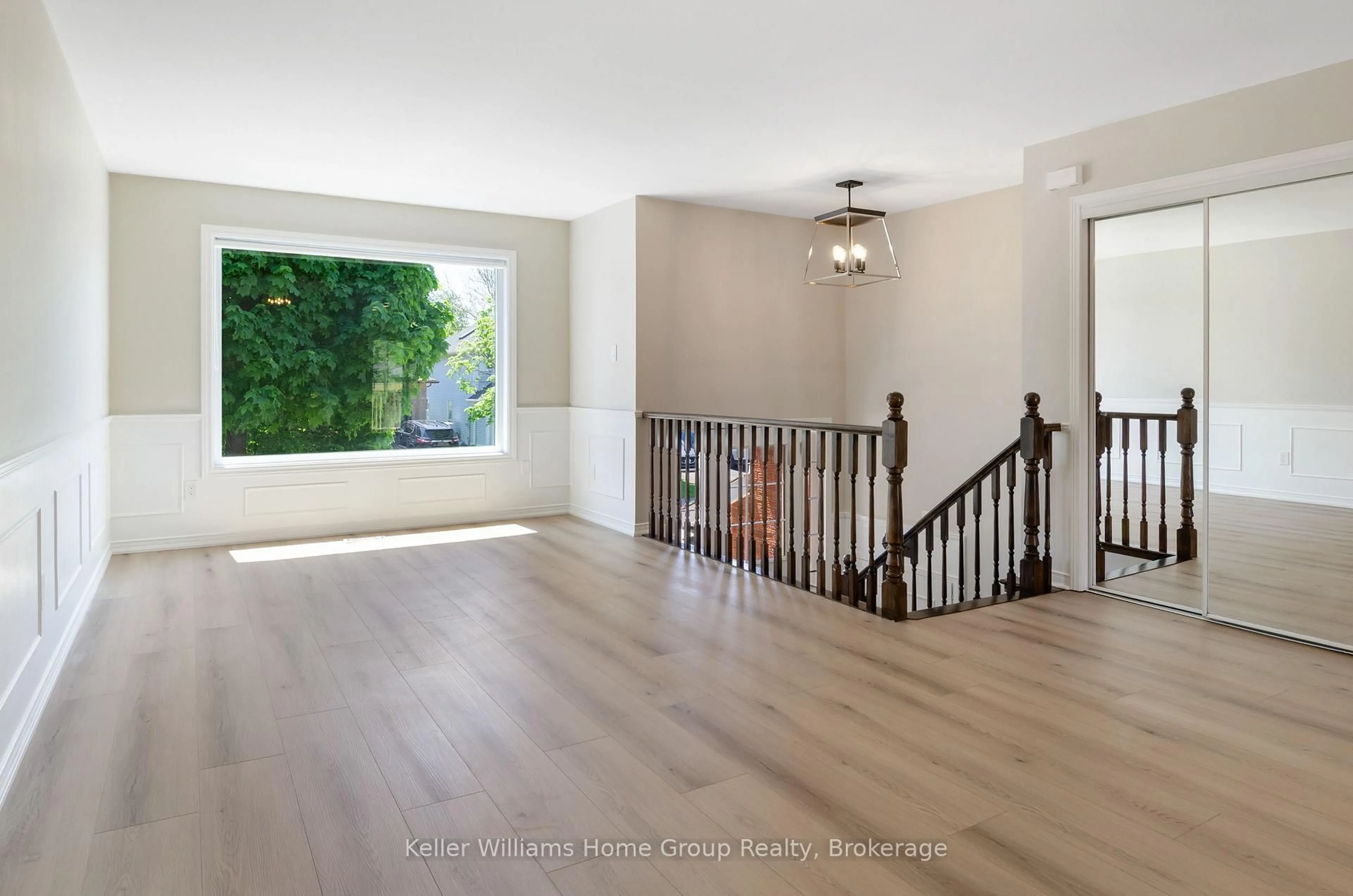 Indoor entryway for 79 Hazelwood Cres, Cambridge Ontario N1R 8A4