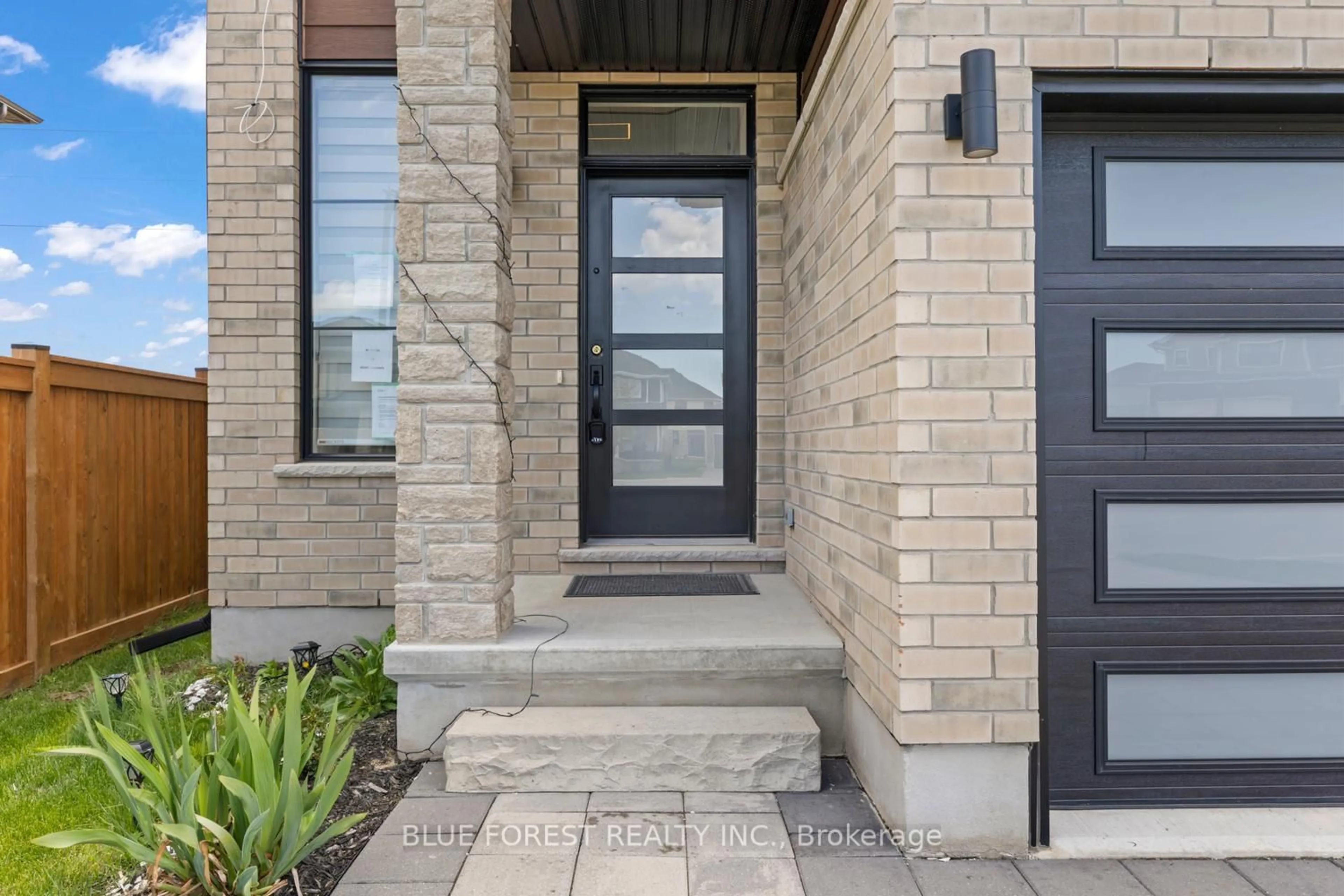 Indoor entryway for 37 Evylean Crt, St. Thomas Ontario N5R 0P6