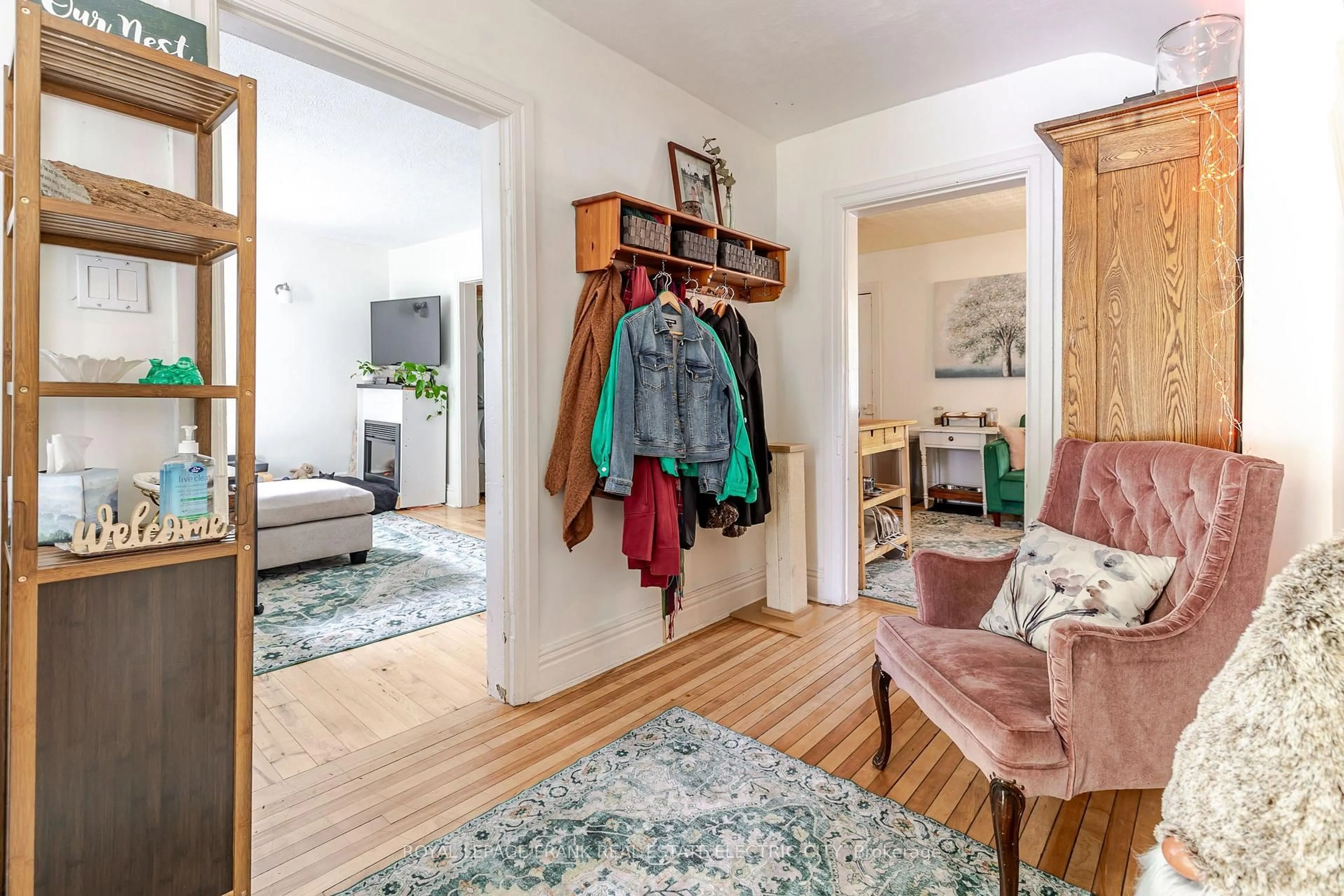 Indoor entryway for 733-735 Bethune St, Peterborough Ontario K9H 4A5