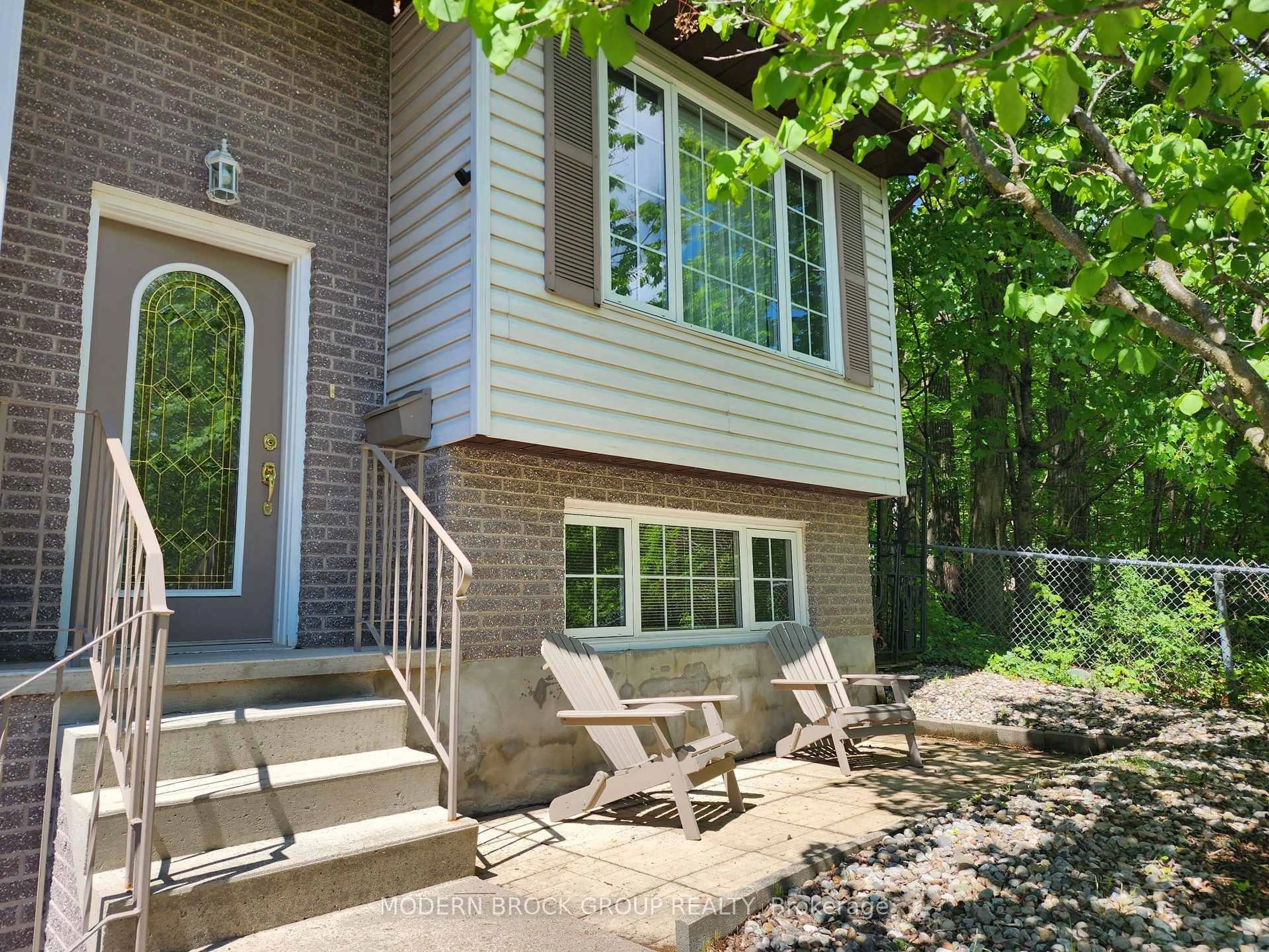 Home with brick exterior material, street for 382 PEARL St, Brockville Ontario K6V 4E5