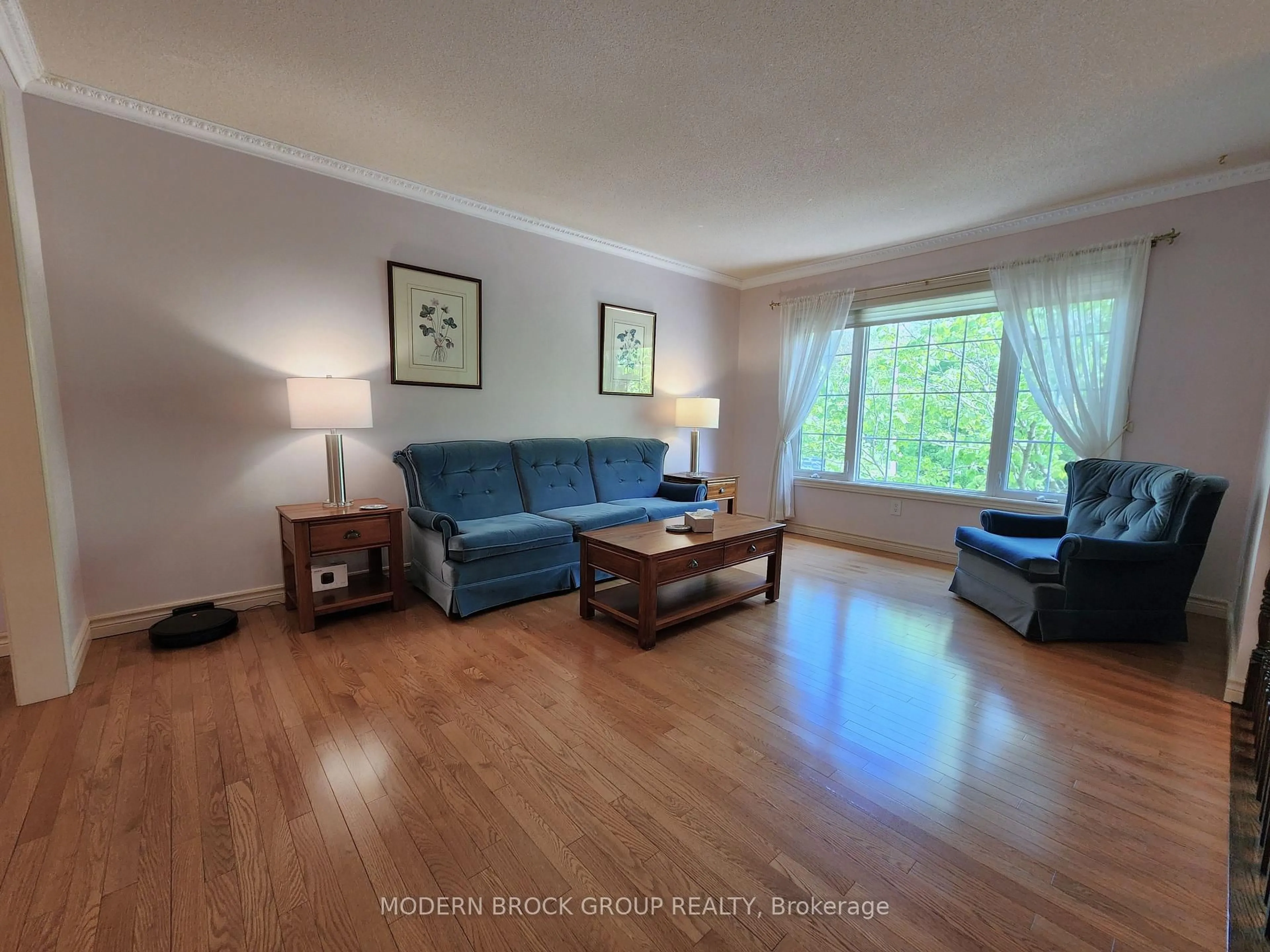 Living room with furniture, unknown for 382 PEARL St, Brockville Ontario K6V 4E5