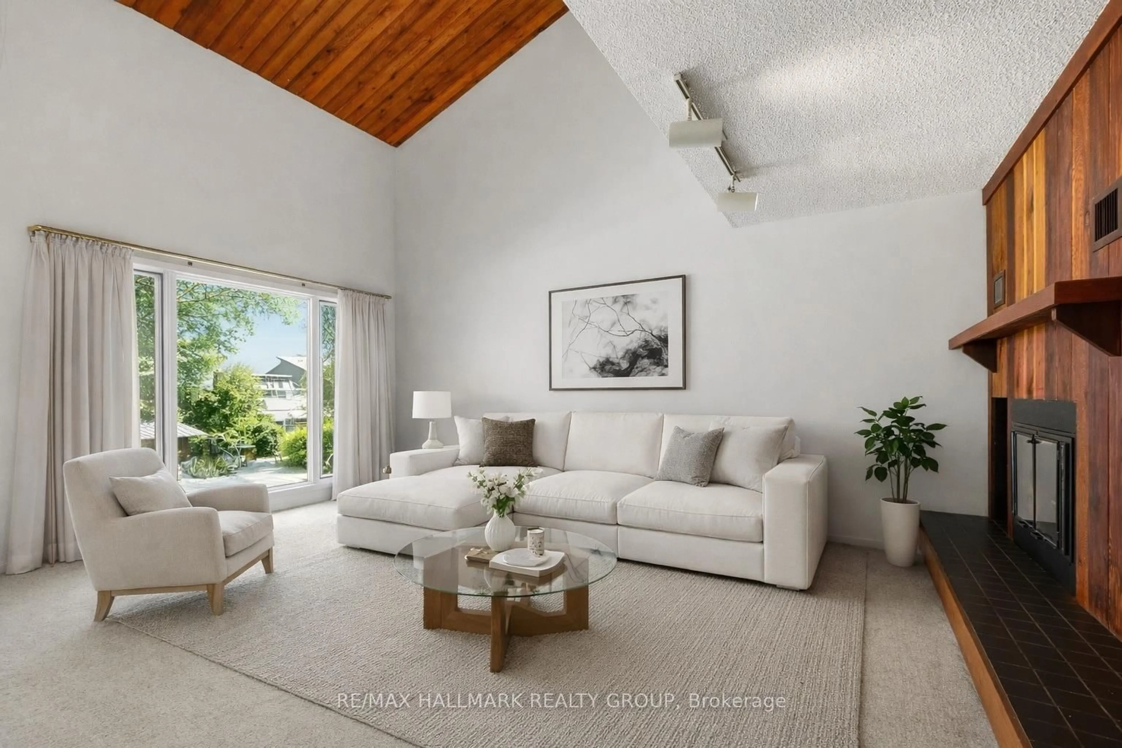 Living room with furniture, unknown for 500 Foxview Pl, Ottawa Ontario K1K 4C4