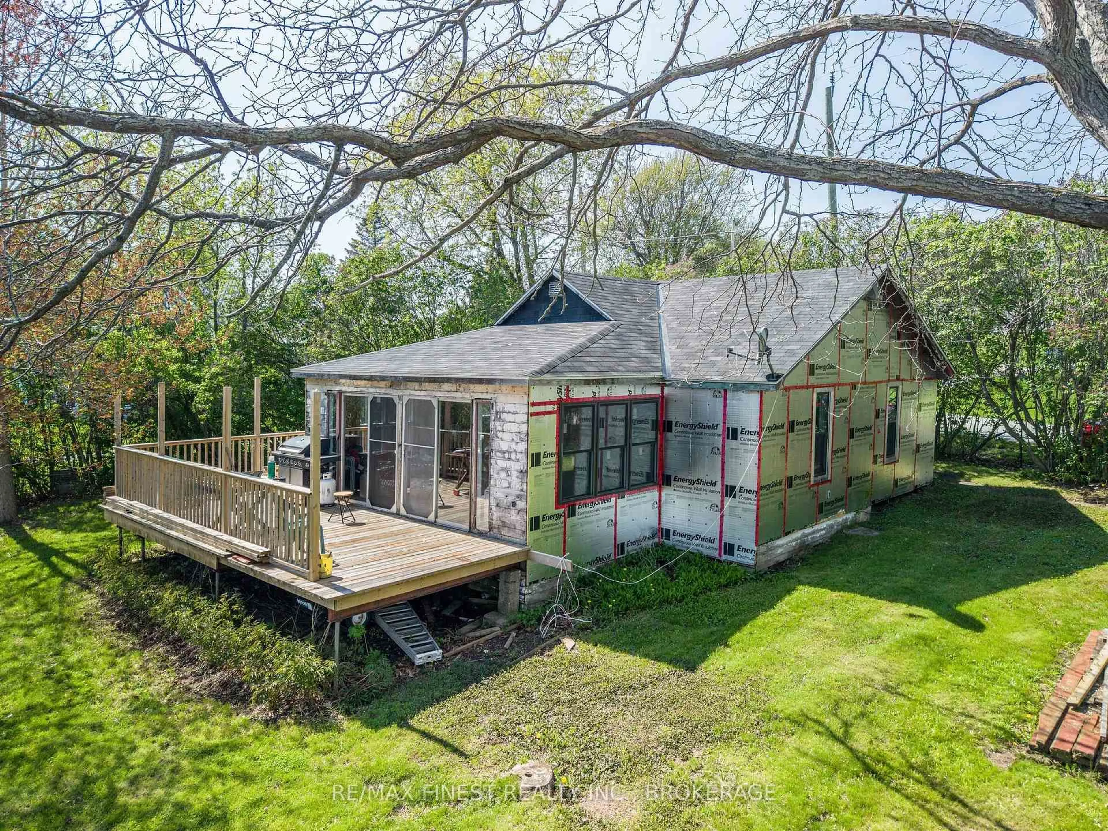 A pic from outside/outdoor area/front of a property/back of a property/a pic from drone, unknown for 141 River Rd, Front of Leeds & Seeleys Bay Ontario K0E 1L0