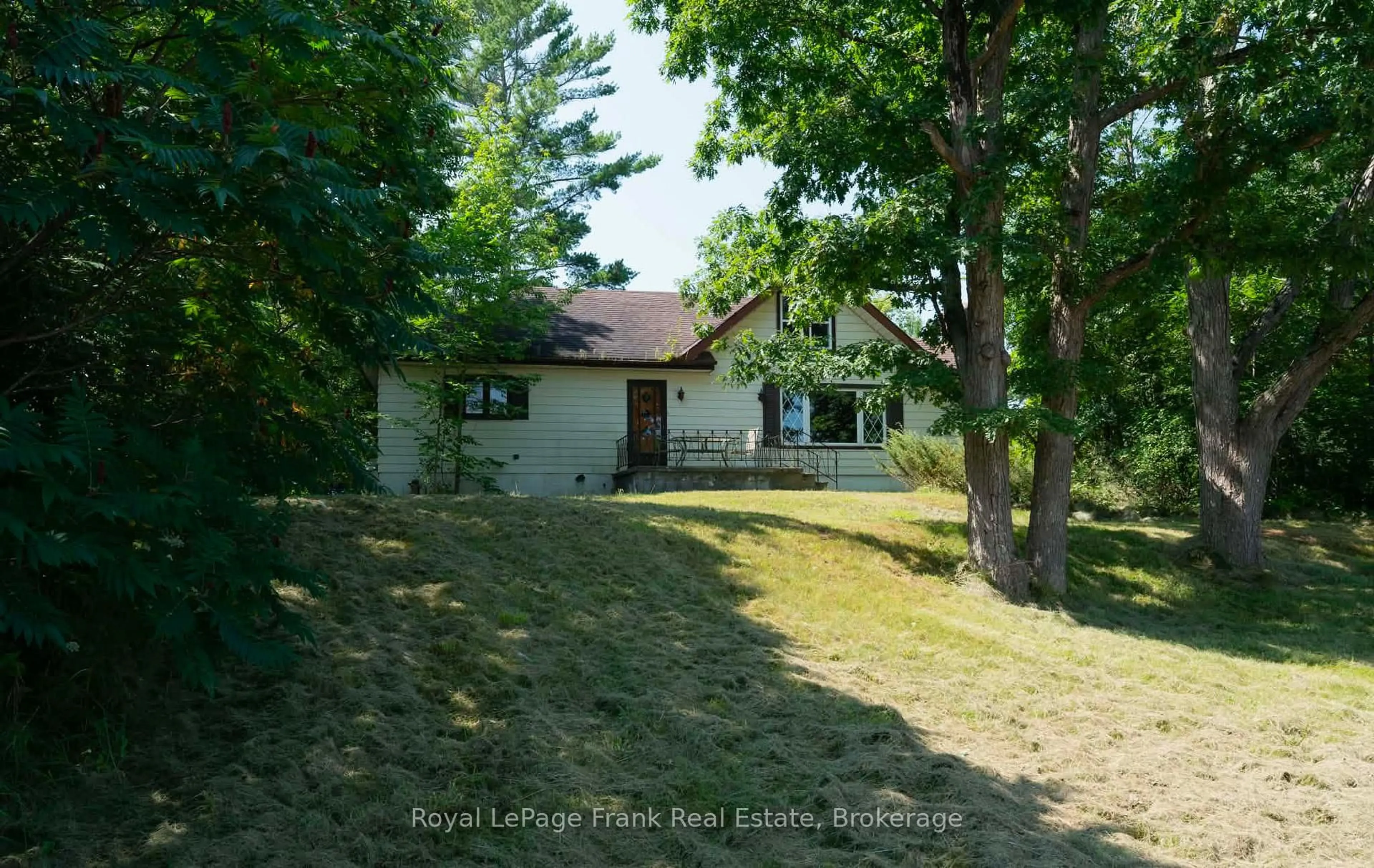 A pic from outside/outdoor area/front of a property/back of a property/a pic from drone, unknown for 3320 Buckhorn Rd, Selwyn Ontario K0L 1J0