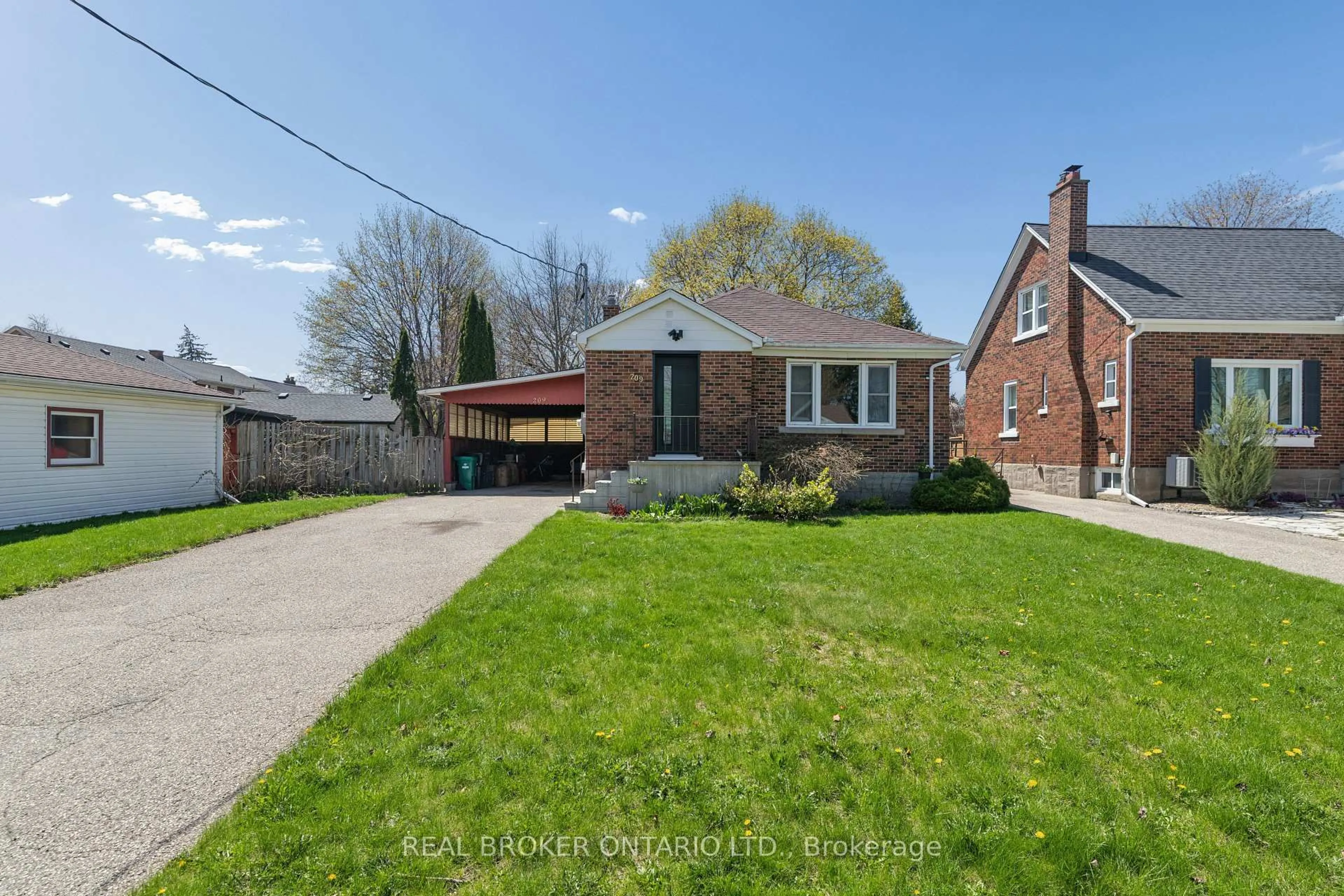 A pic from outside/outdoor area/front of a property/back of a property/a pic from drone, street for 209 Bedford Rd, Kitchener Ontario N2G 3A5