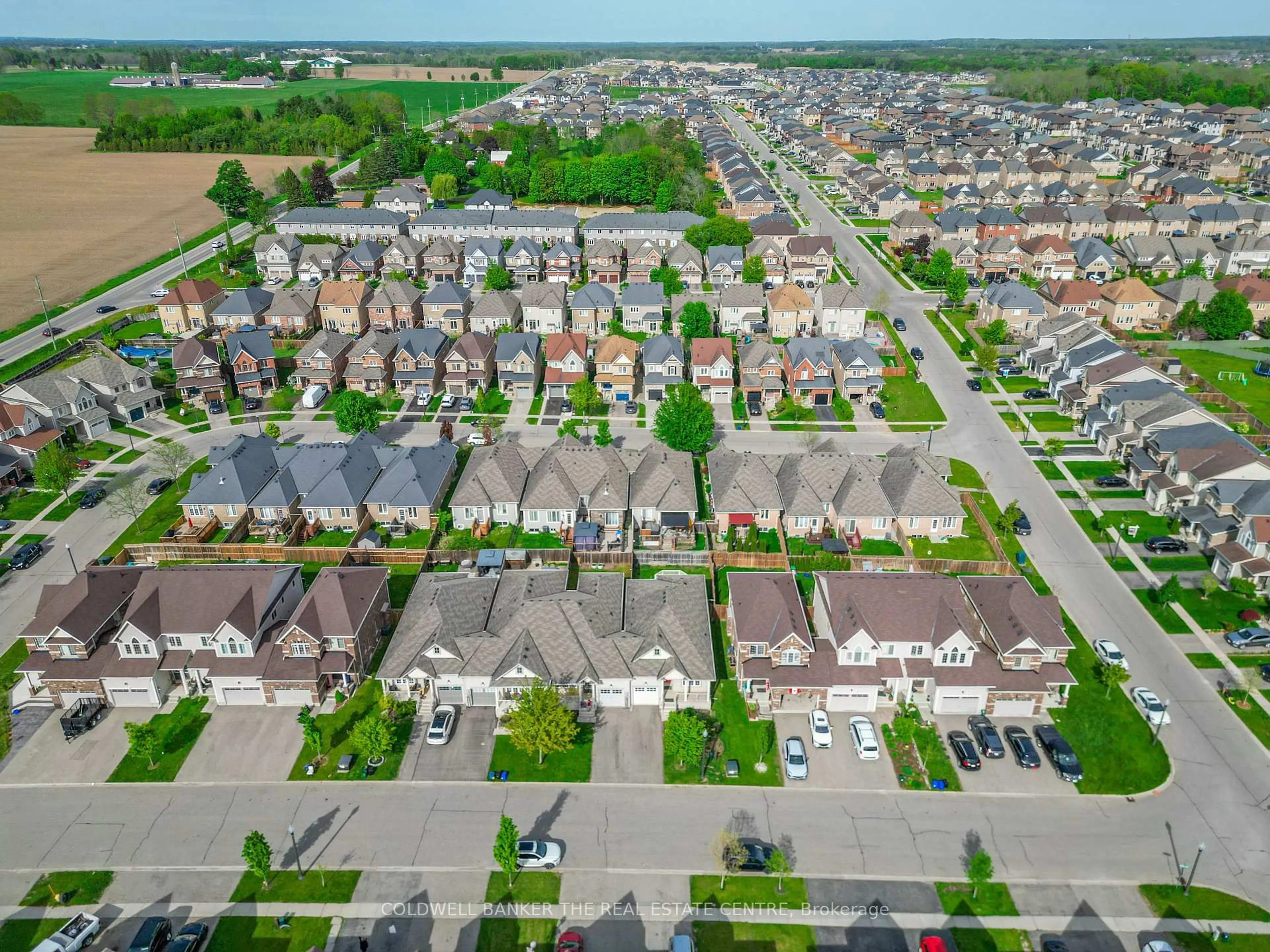 A pic from outside/outdoor area/front of a property/back of a property/a pic from drone, street for 216 Palmer Lane, Woodstock Ontario N4T 0G5