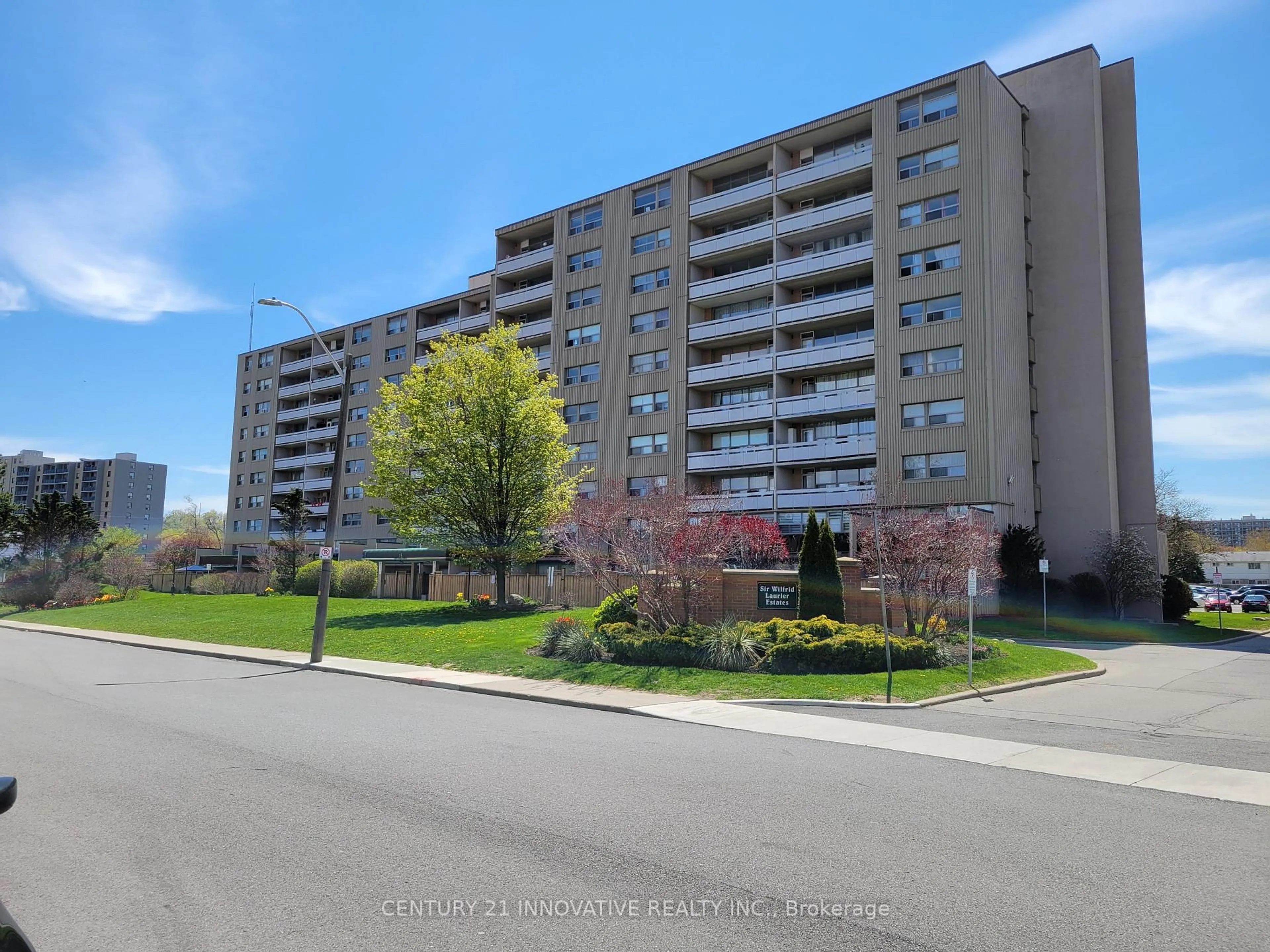 A pic from outside/outdoor area/front of a property/back of a property/a pic from drone, street for 15 Albright Rd #910, Hamilton Ontario L8K 0A3