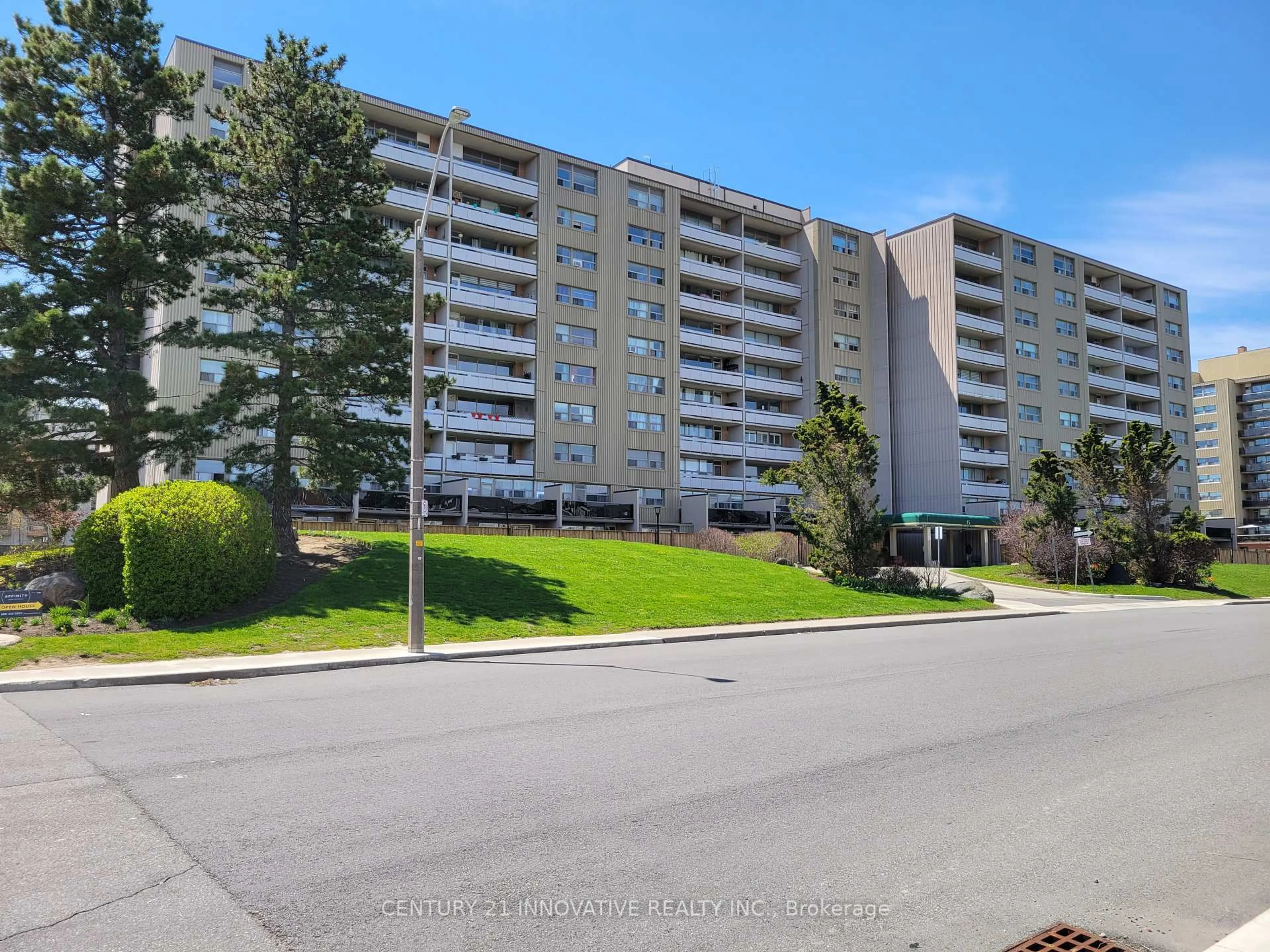 A pic from outside/outdoor area/front of a property/back of a property/a pic from drone, street for 15 Albright Rd #910, Hamilton Ontario L8K 0A3