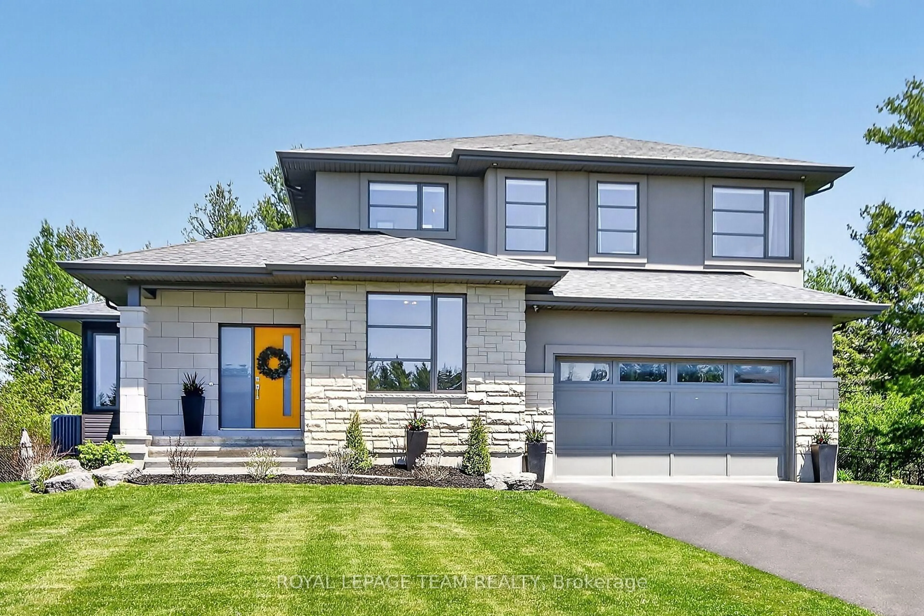 Home with vinyl exterior material, street for 125 Ridgemont Dr, Ashton Ontario K0A 1B0