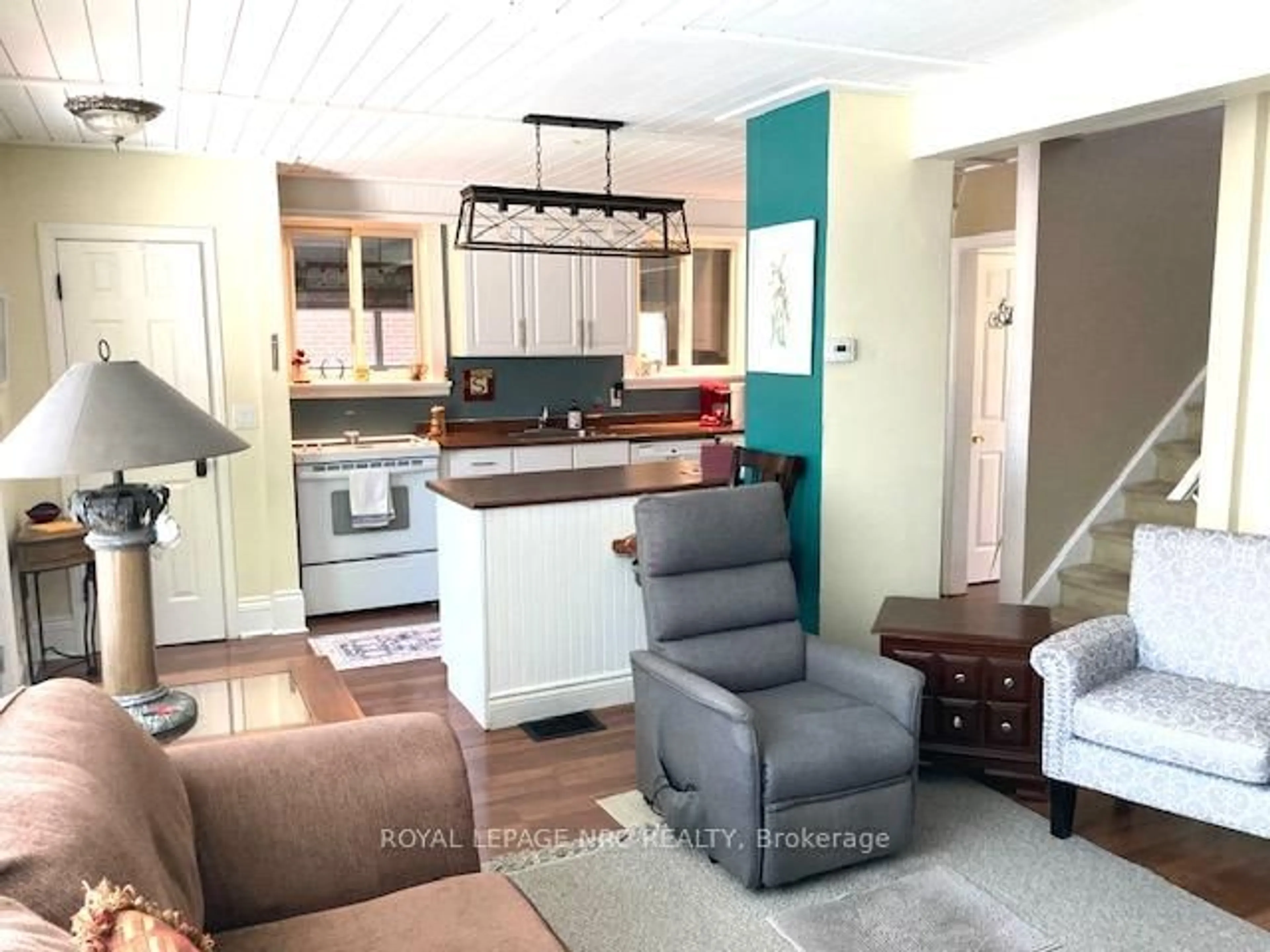 Open concept kitchen, unknown for 5681 Morse Ave, Niagara Falls Ontario L2G 4G3