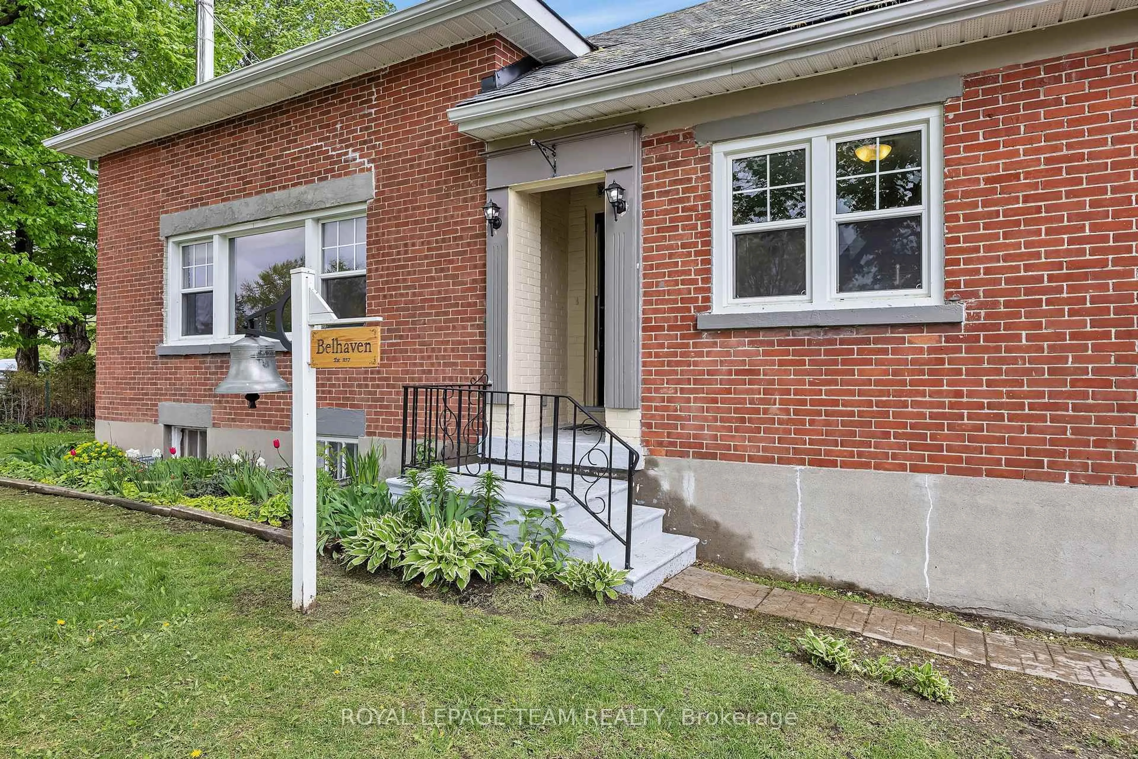 Home with brick exterior material, street for 544 Old Coach Rd, Carp Ontario K0A 1L0