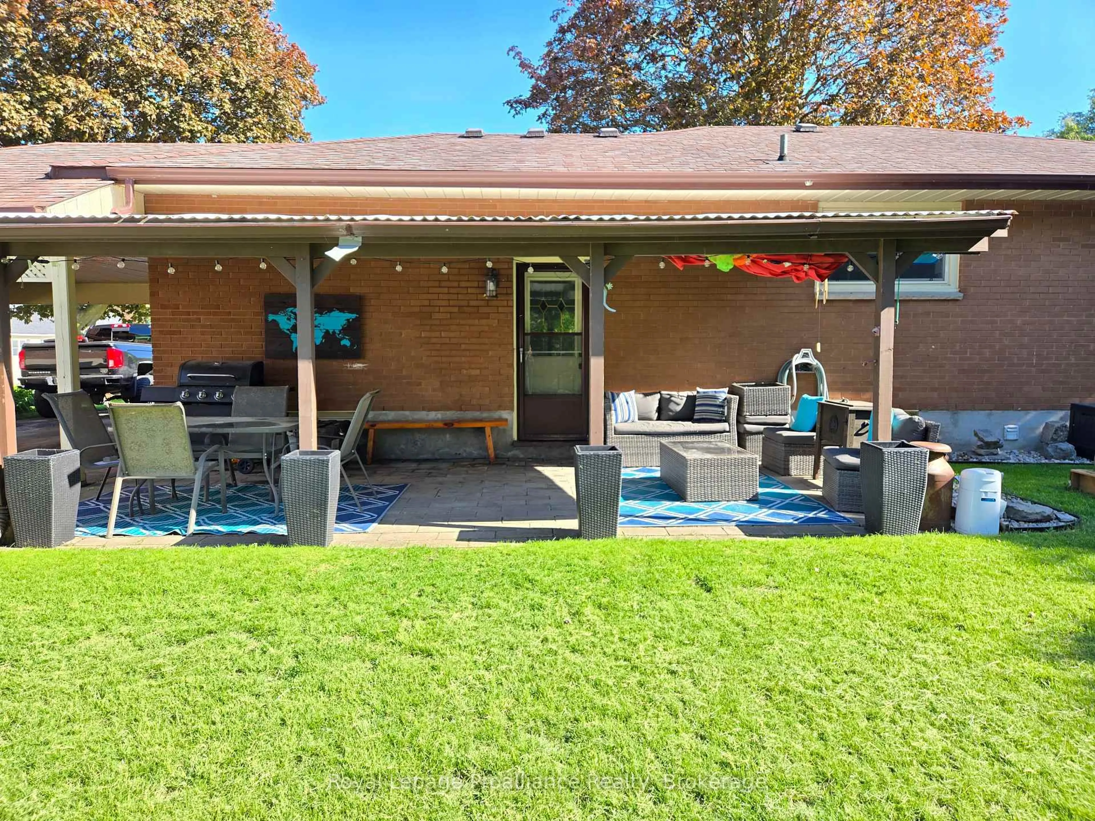 Patio, unknown for 16 Auburn St, Belleville Ontario K8P 2N2