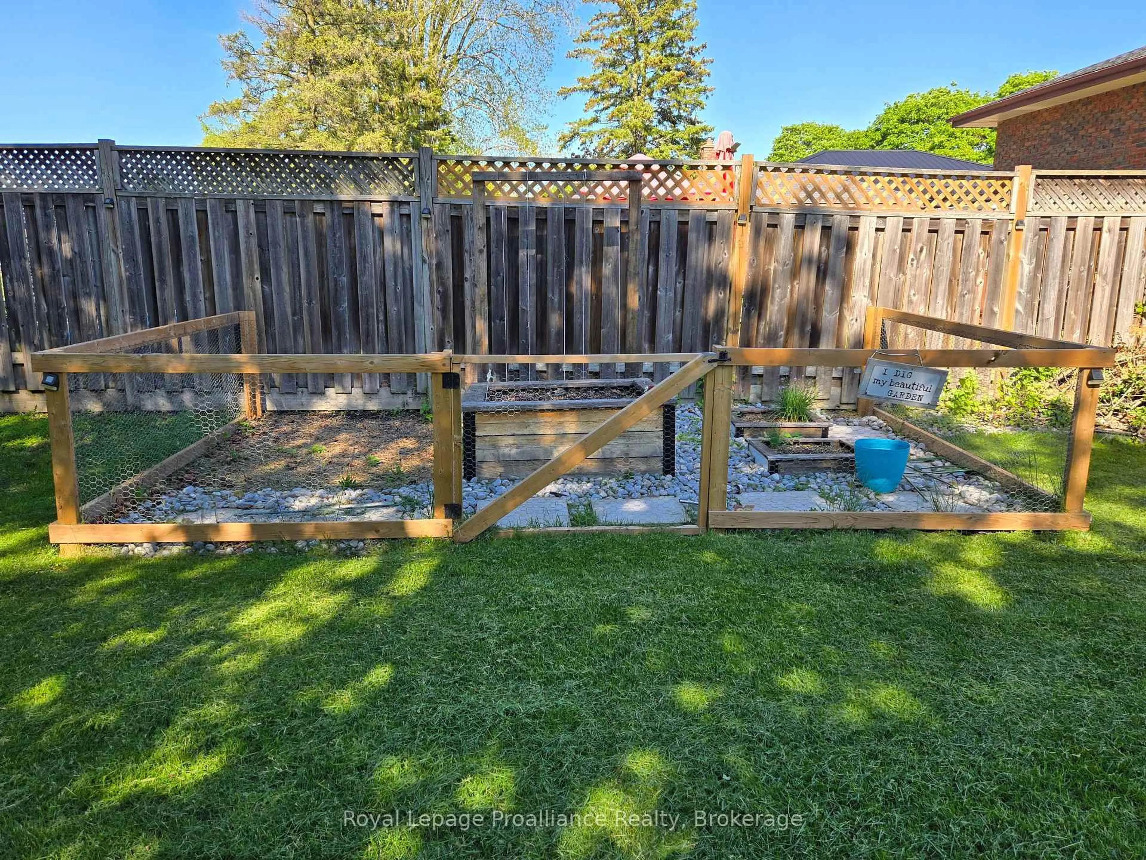 A pic from outside/outdoor area/front of a property/back of a property/a pic from drone, water/lake/river/ocean view for 16 Auburn St, Belleville Ontario K8P 2N2
